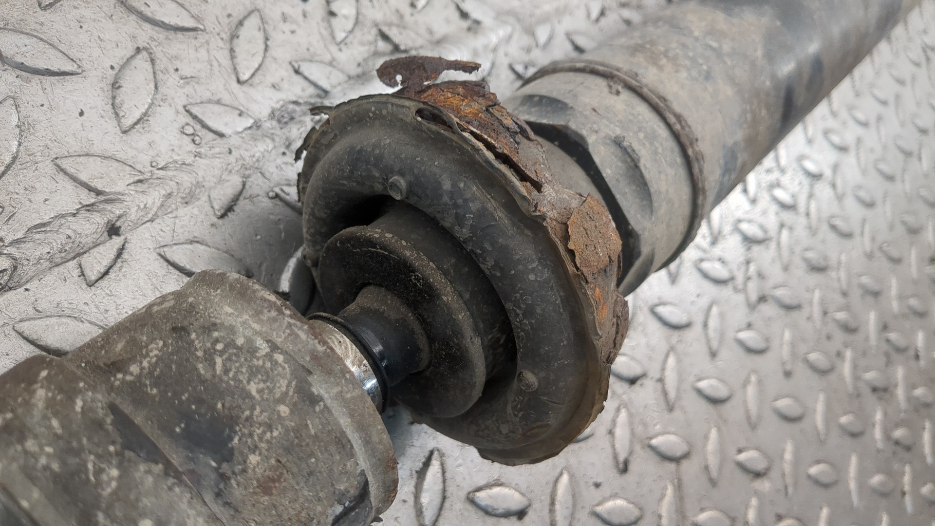 Вал карданный задний