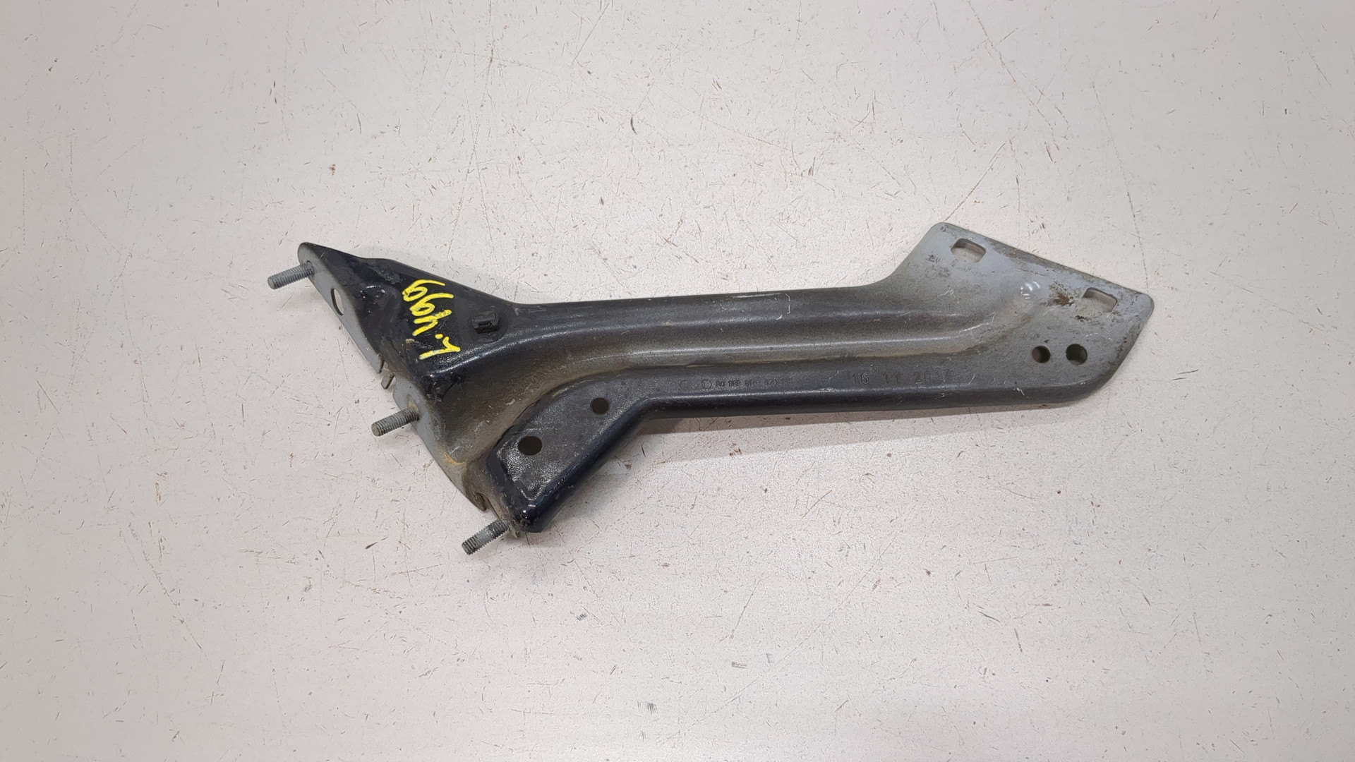 Кронштейн крепления крыла