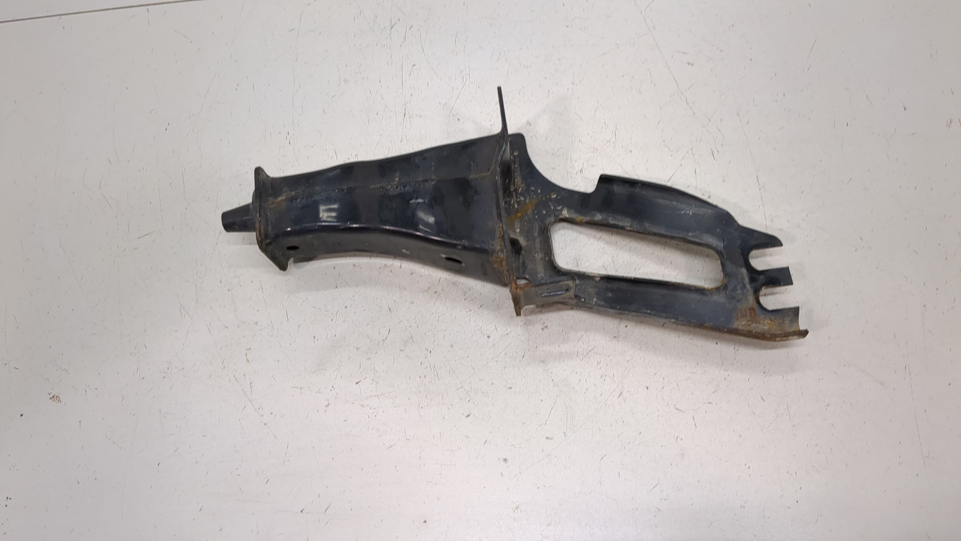 Кронштейн усилителя переднего бампера