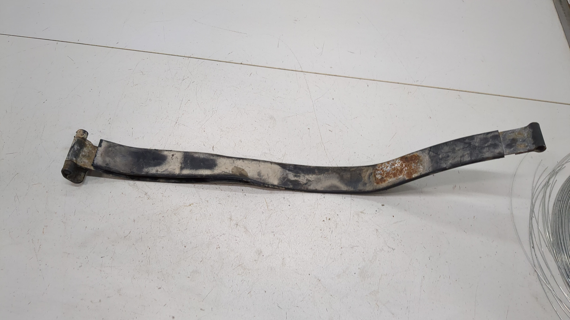 Лента крепления бензобака