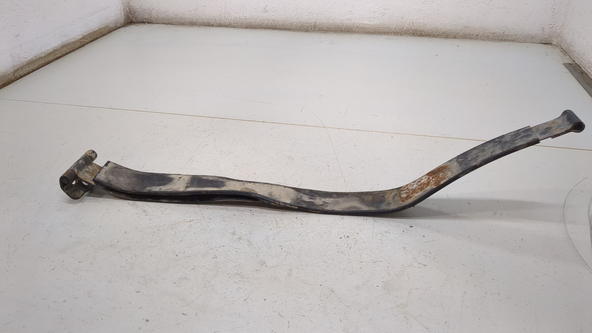 Лента крепления бензобака