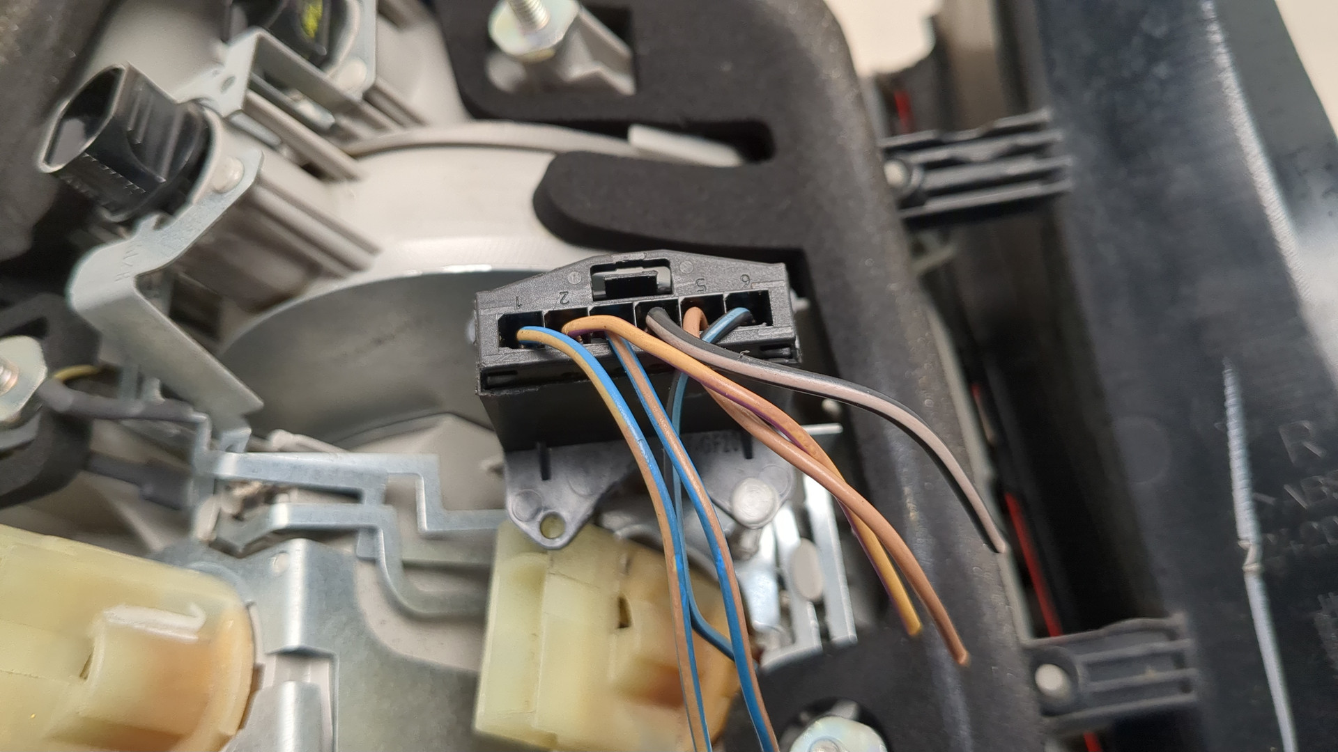 Фонарь задний правый