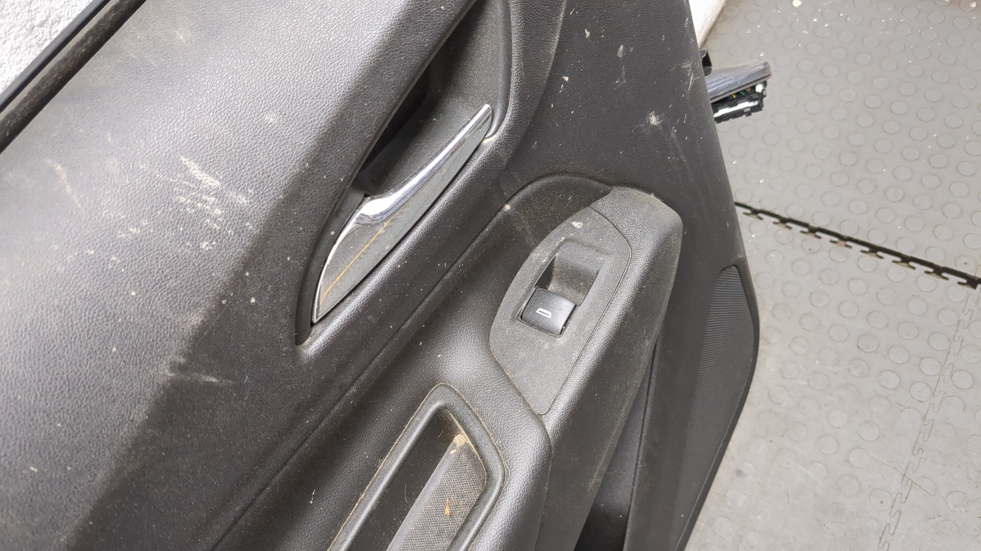 Дверь задняя левая