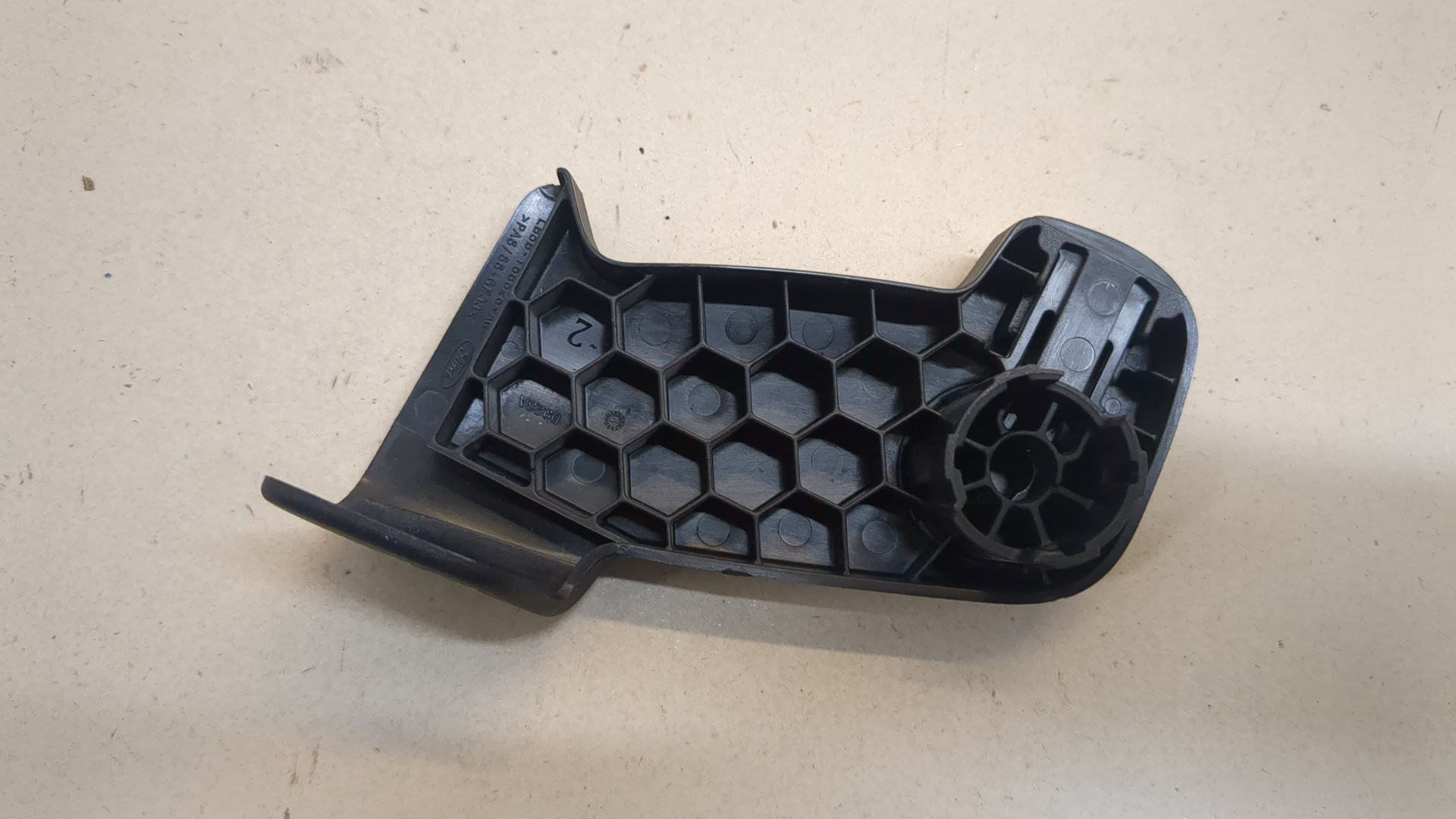 Ручка открывания капота