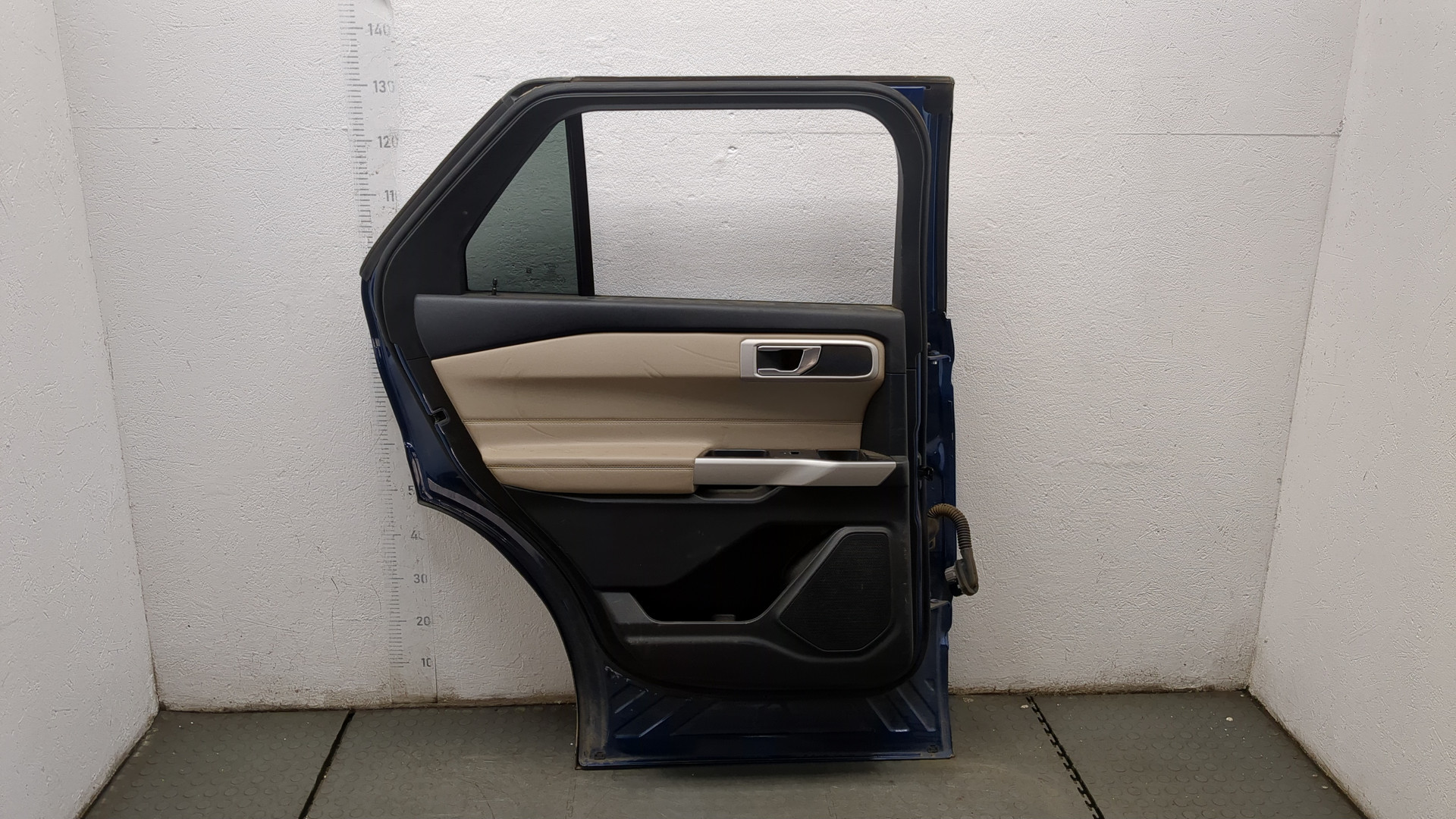 Дверь задняя левая