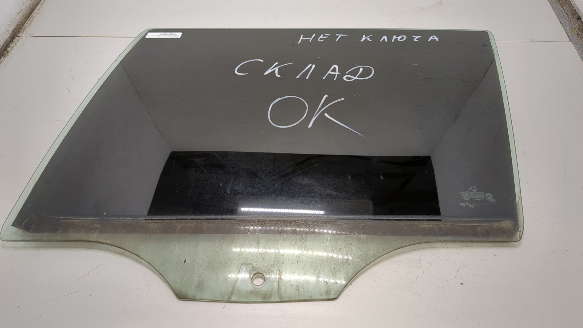 Стекло двери задней левой