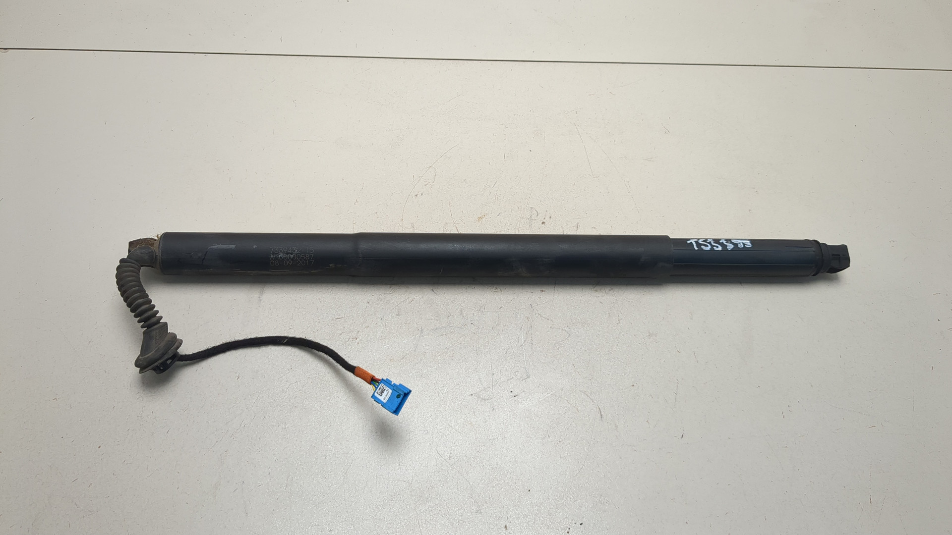 Амортизатор крышки багажника