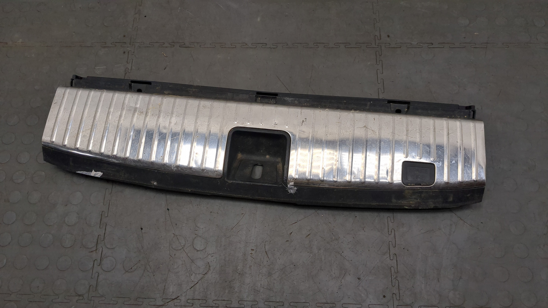 Обшивка багажника