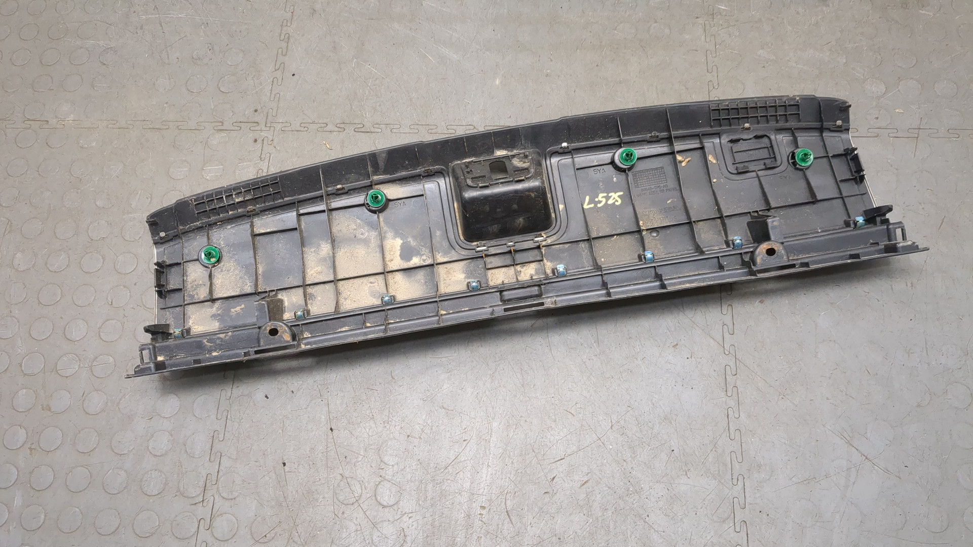 Обшивка багажника