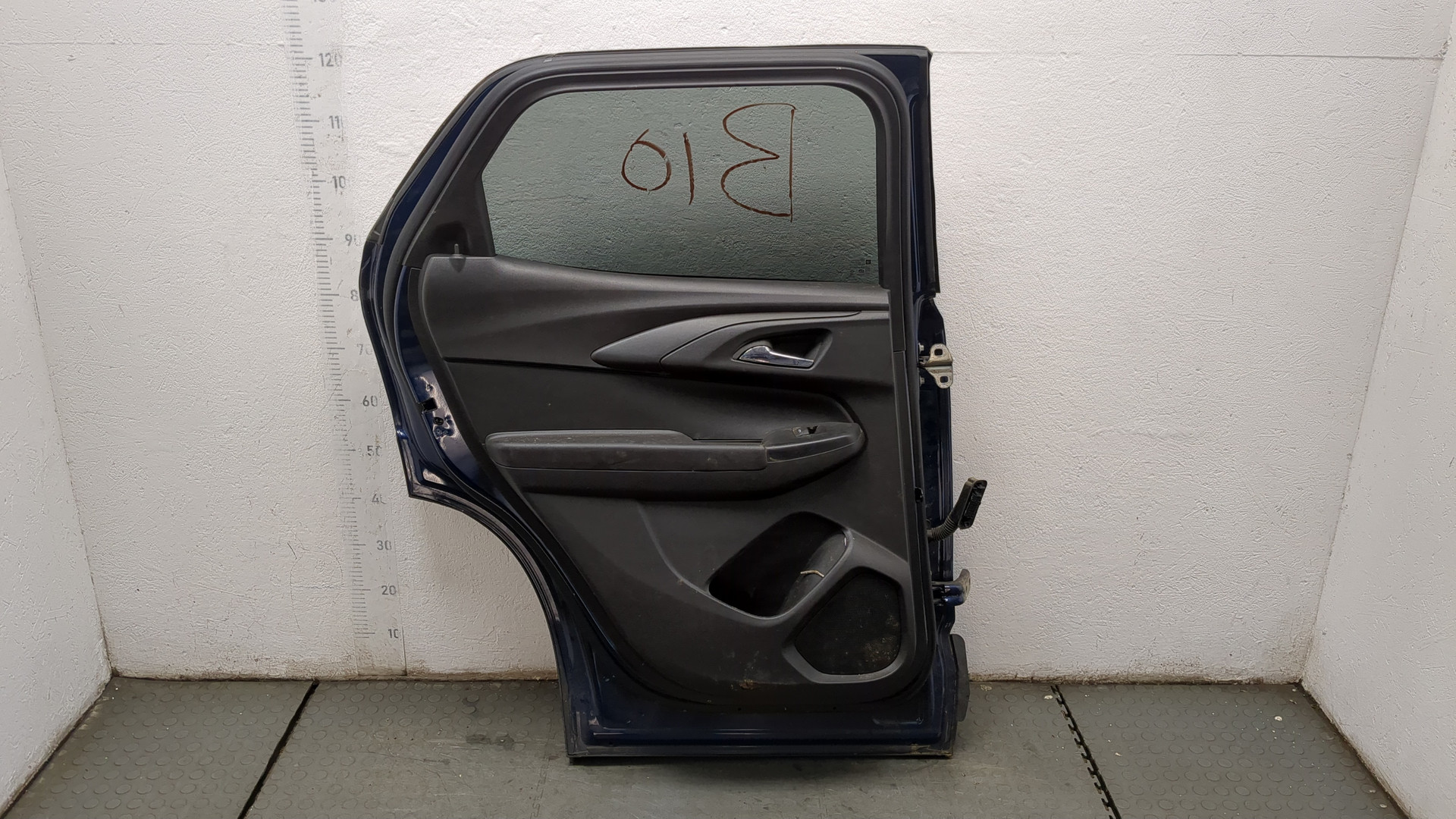 Дверь задняя левая