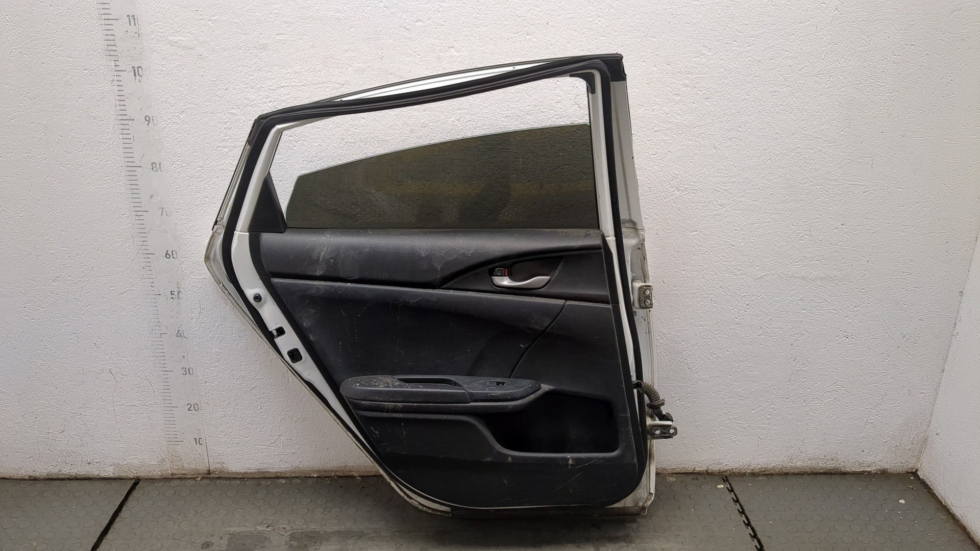 Дверь задняя левая