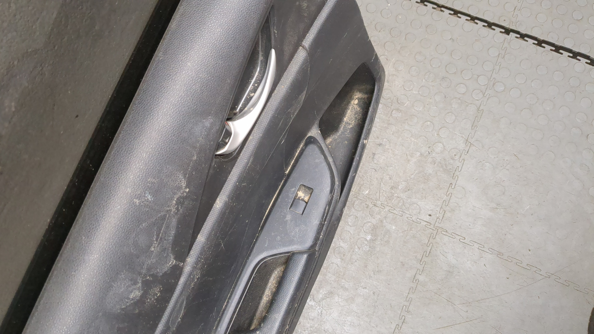 Дверь задняя левая