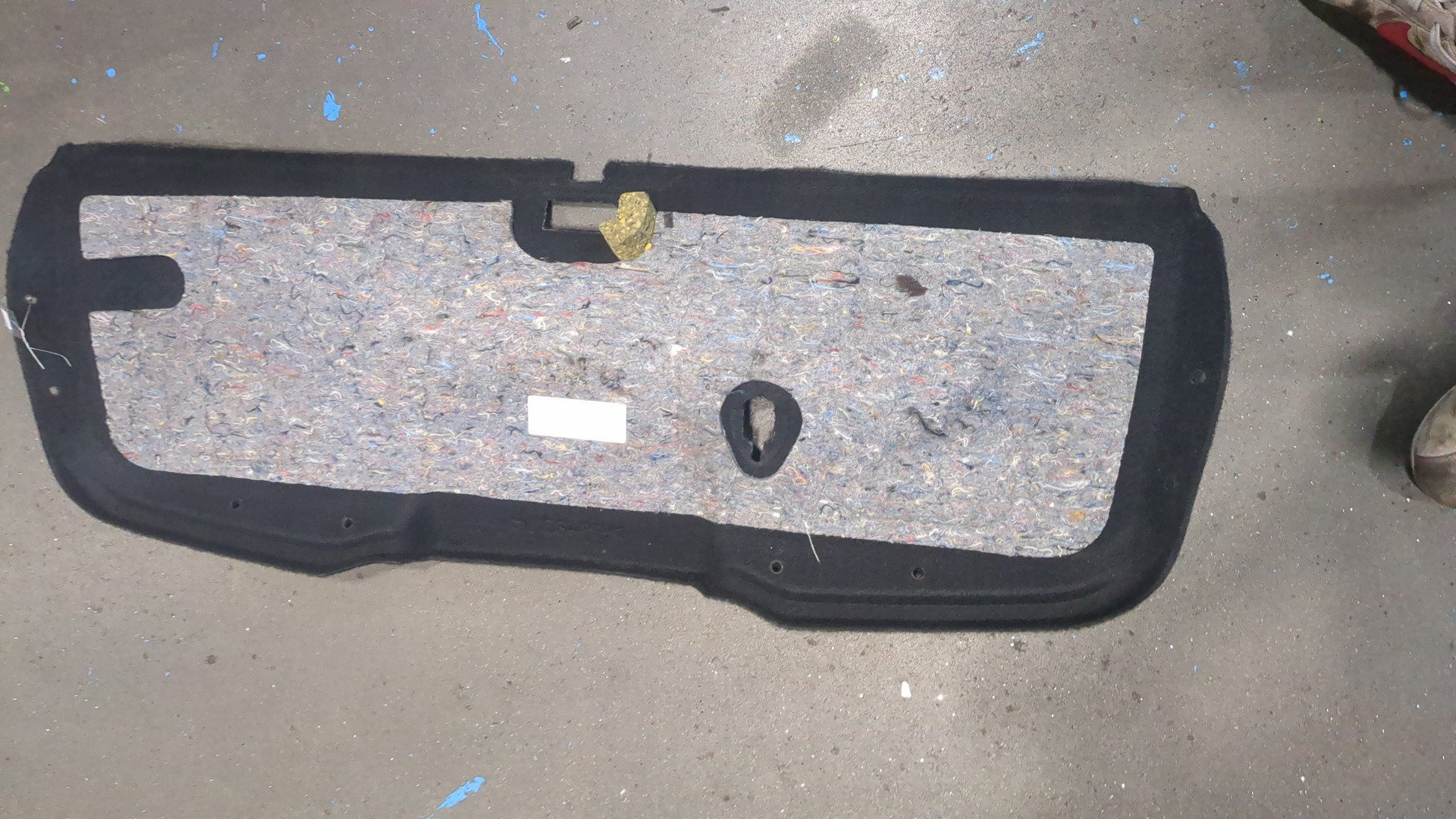 Обшивка двери багажника