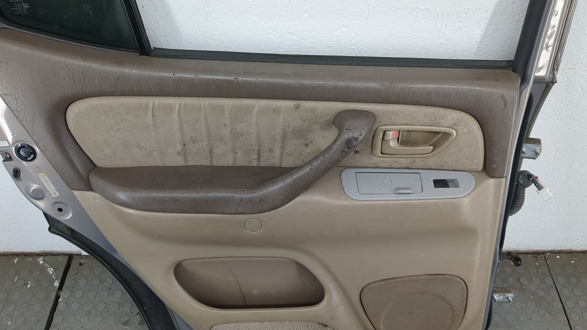 Дверь задняя левая