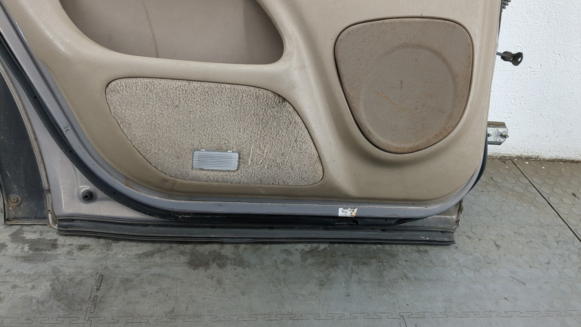 Дверь задняя левая