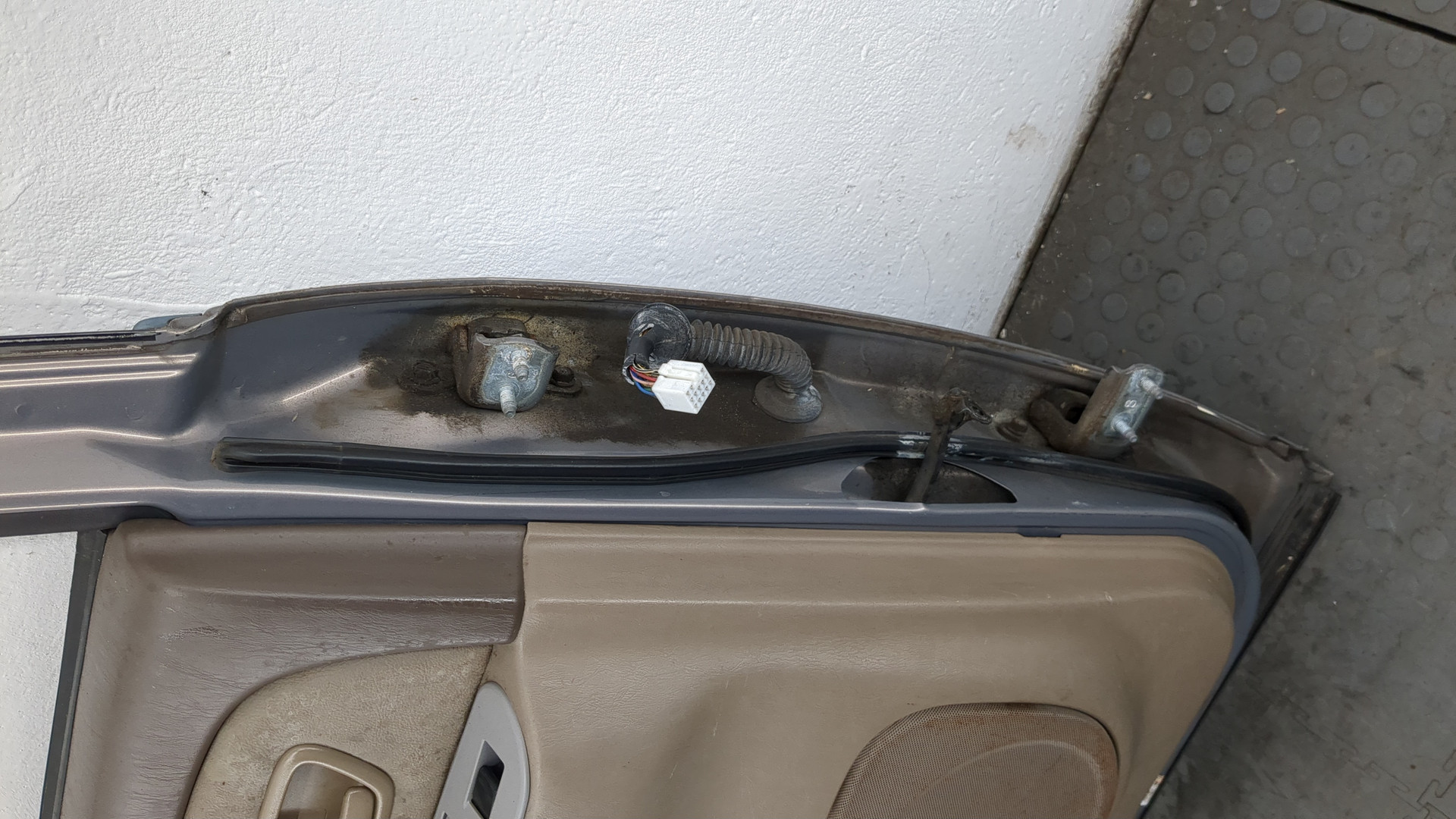 Дверь задняя левая