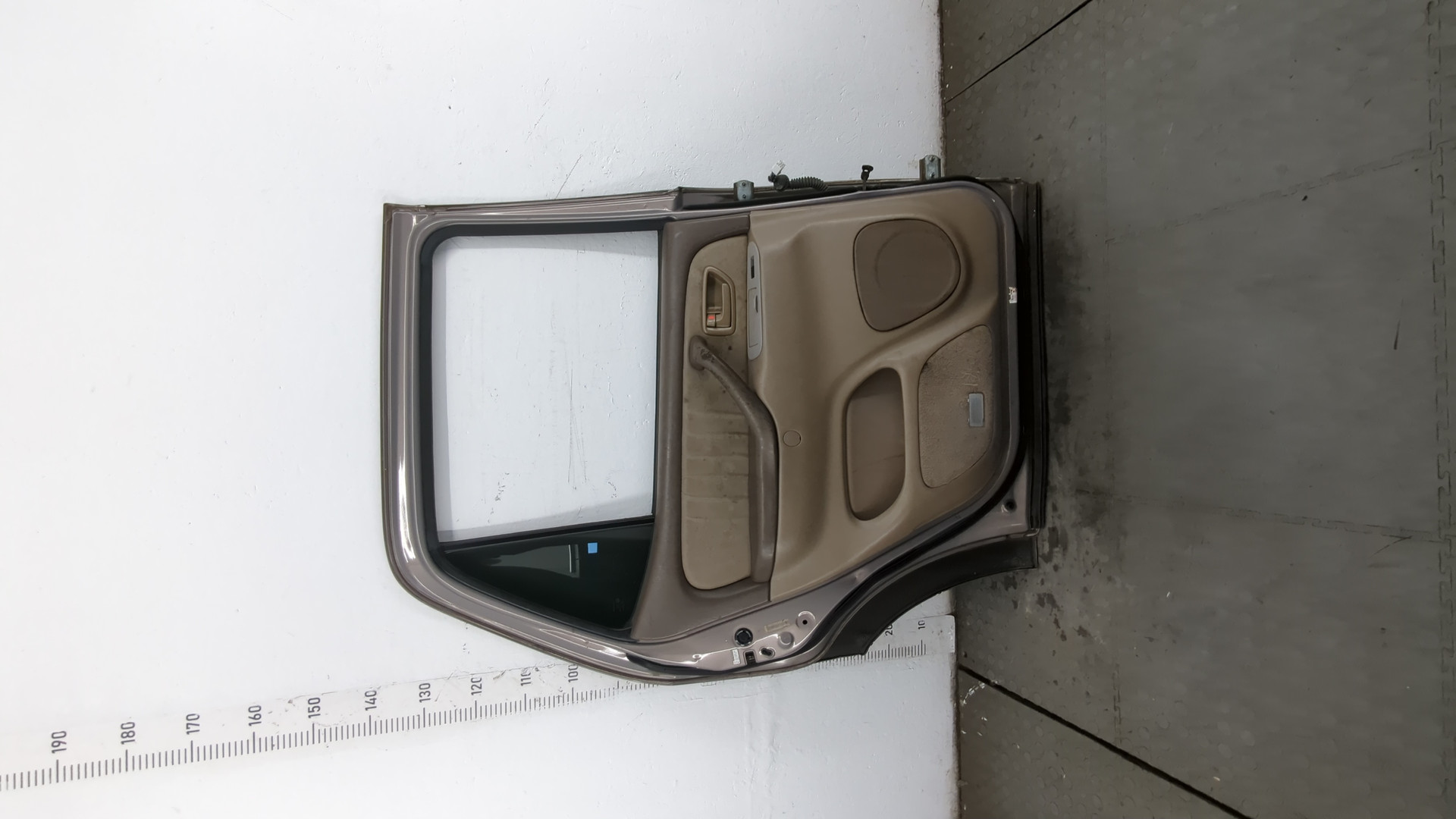 Дверь задняя левая