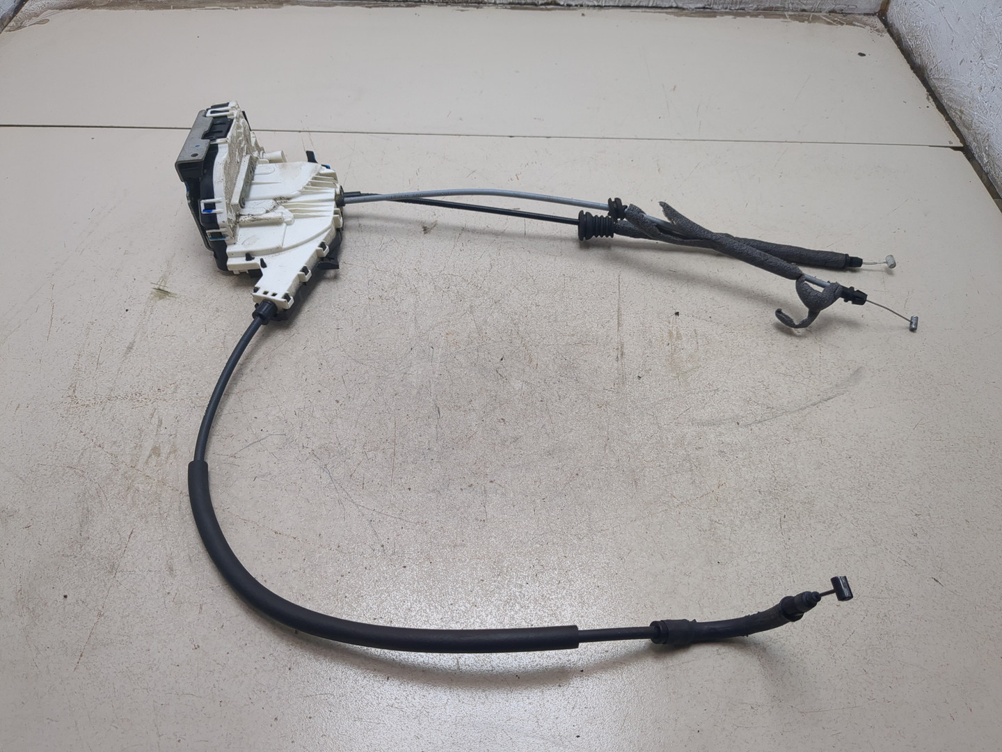 Замок двери задней правой