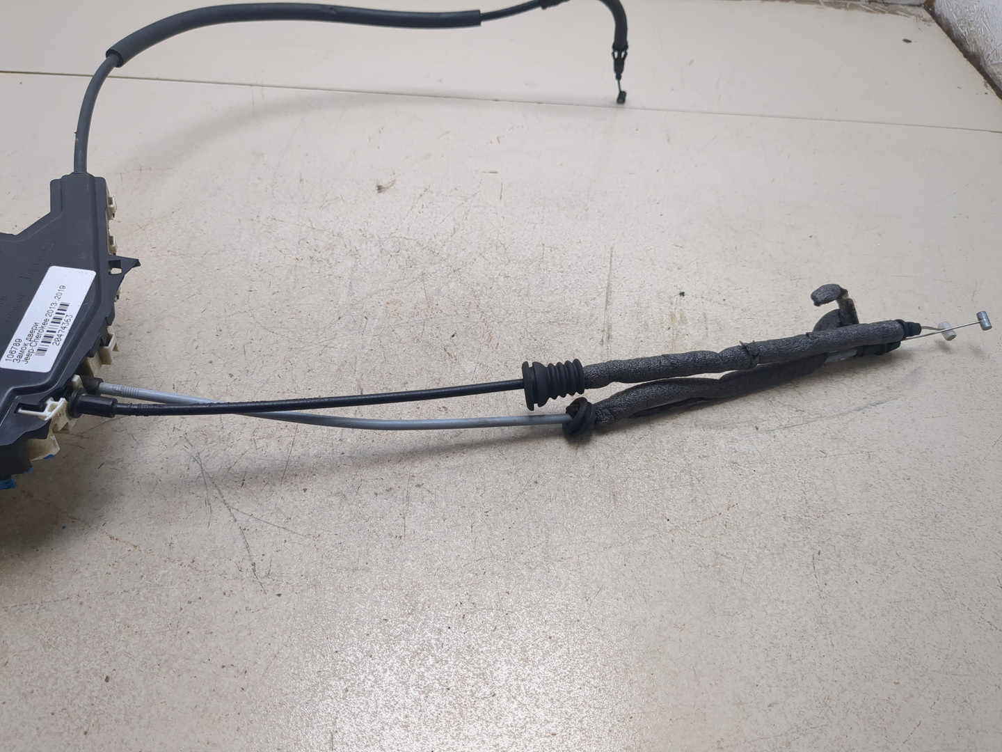 Замок двери задней правой