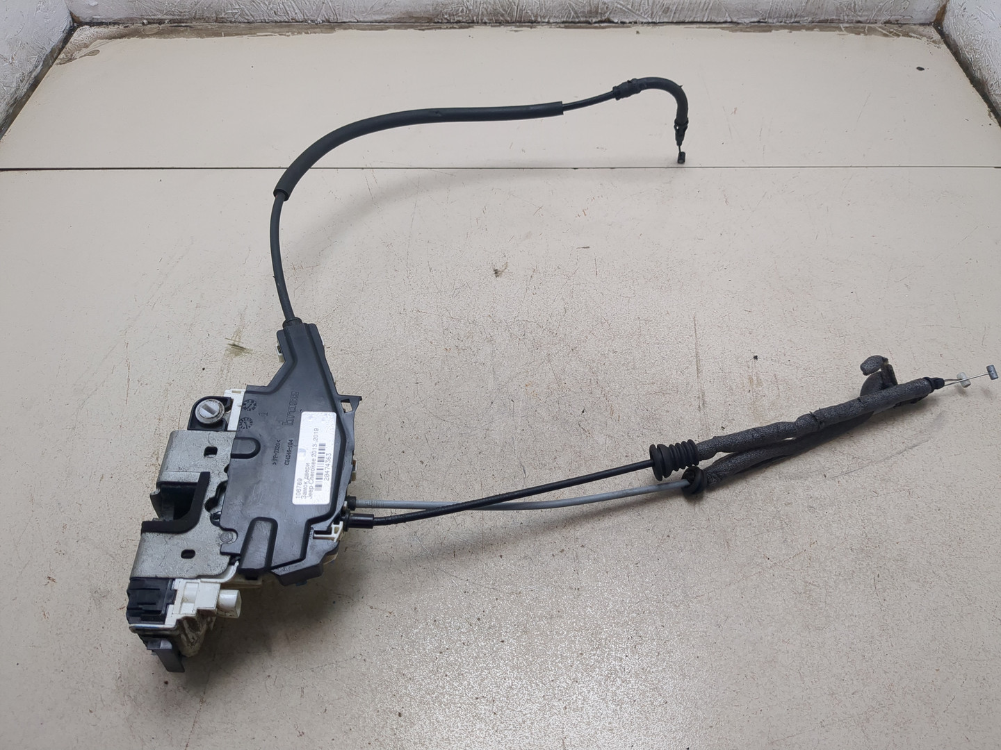 Замок двери задней правой