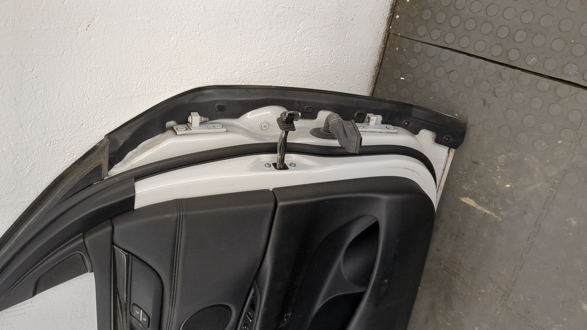 Дверь передняя левая