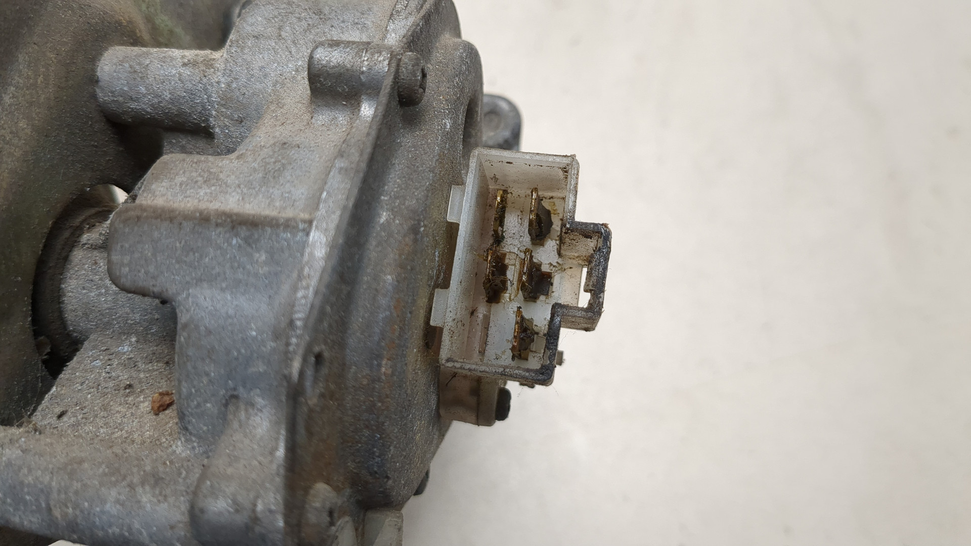 Моторчик стеклоочистителя передний