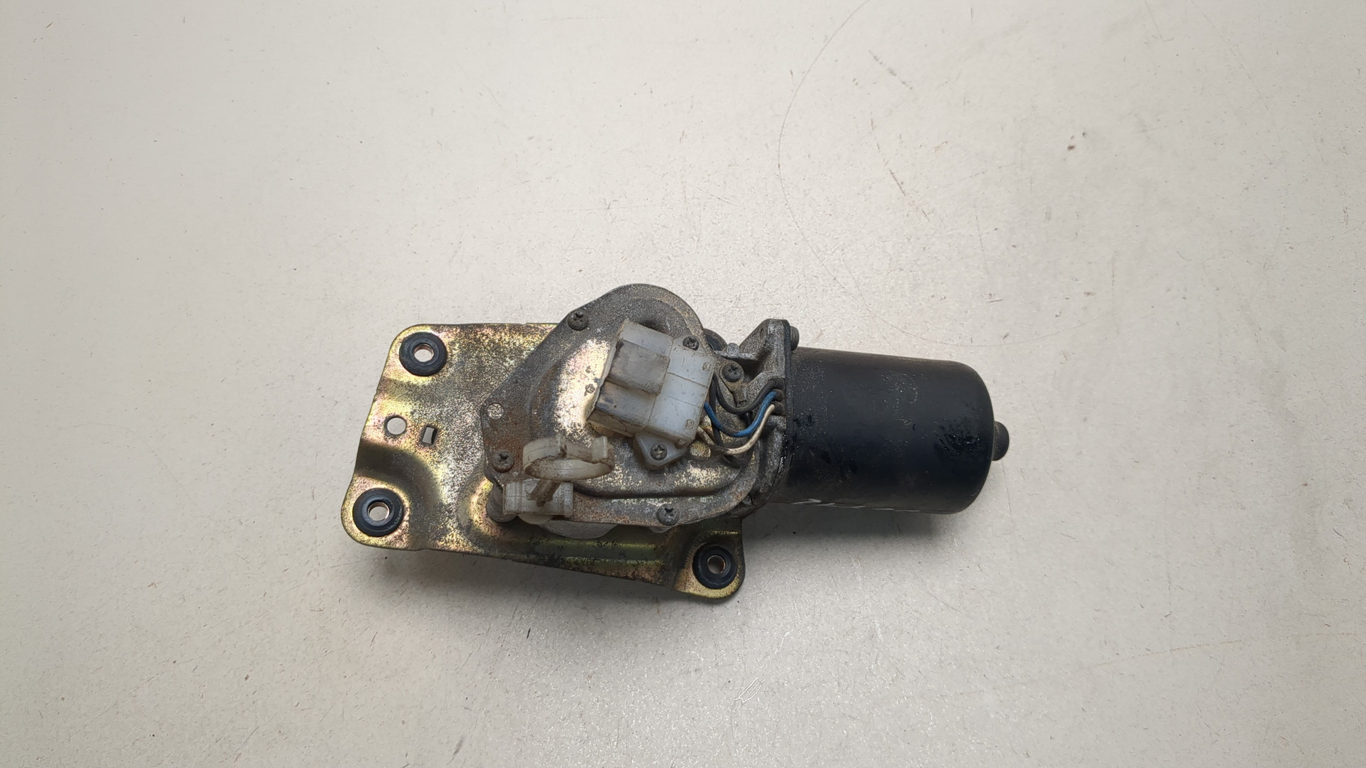 Моторчик стеклоочистителя передний