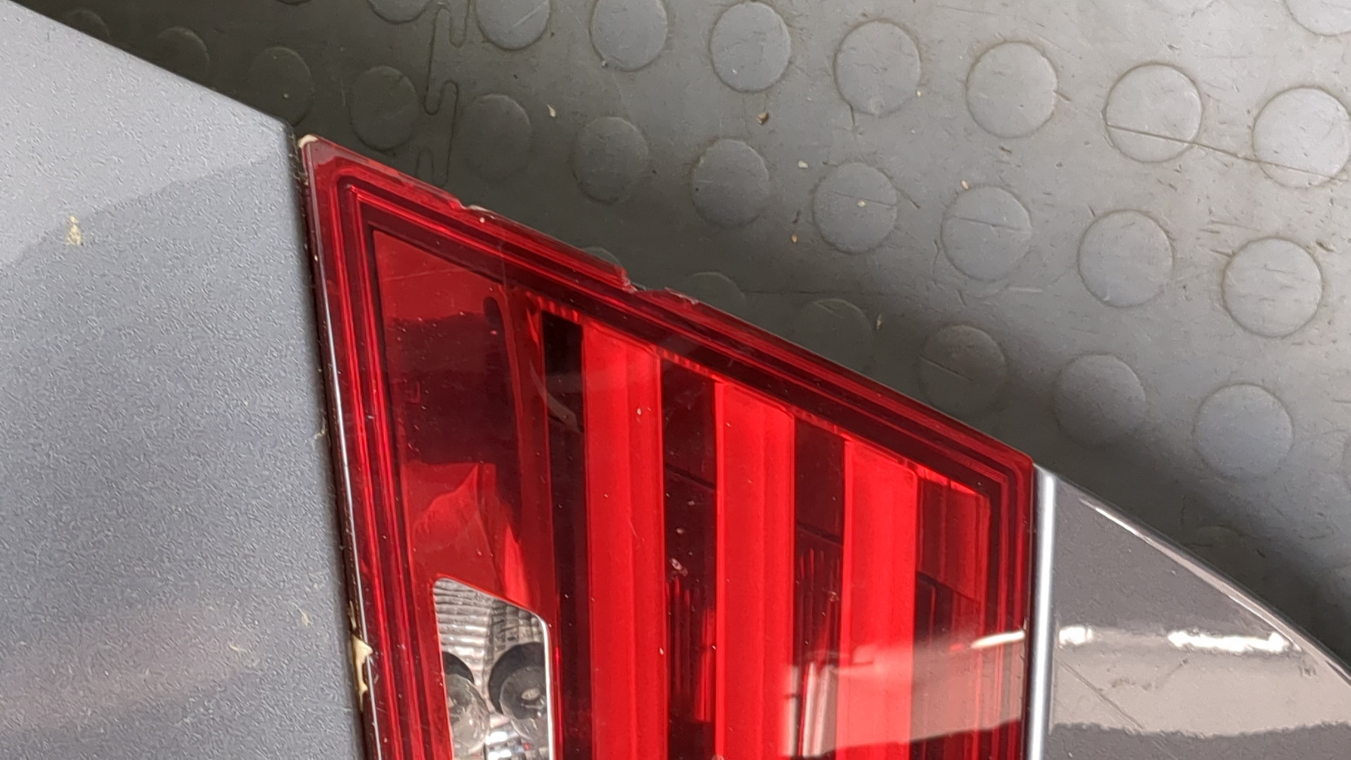 Дверь багажника