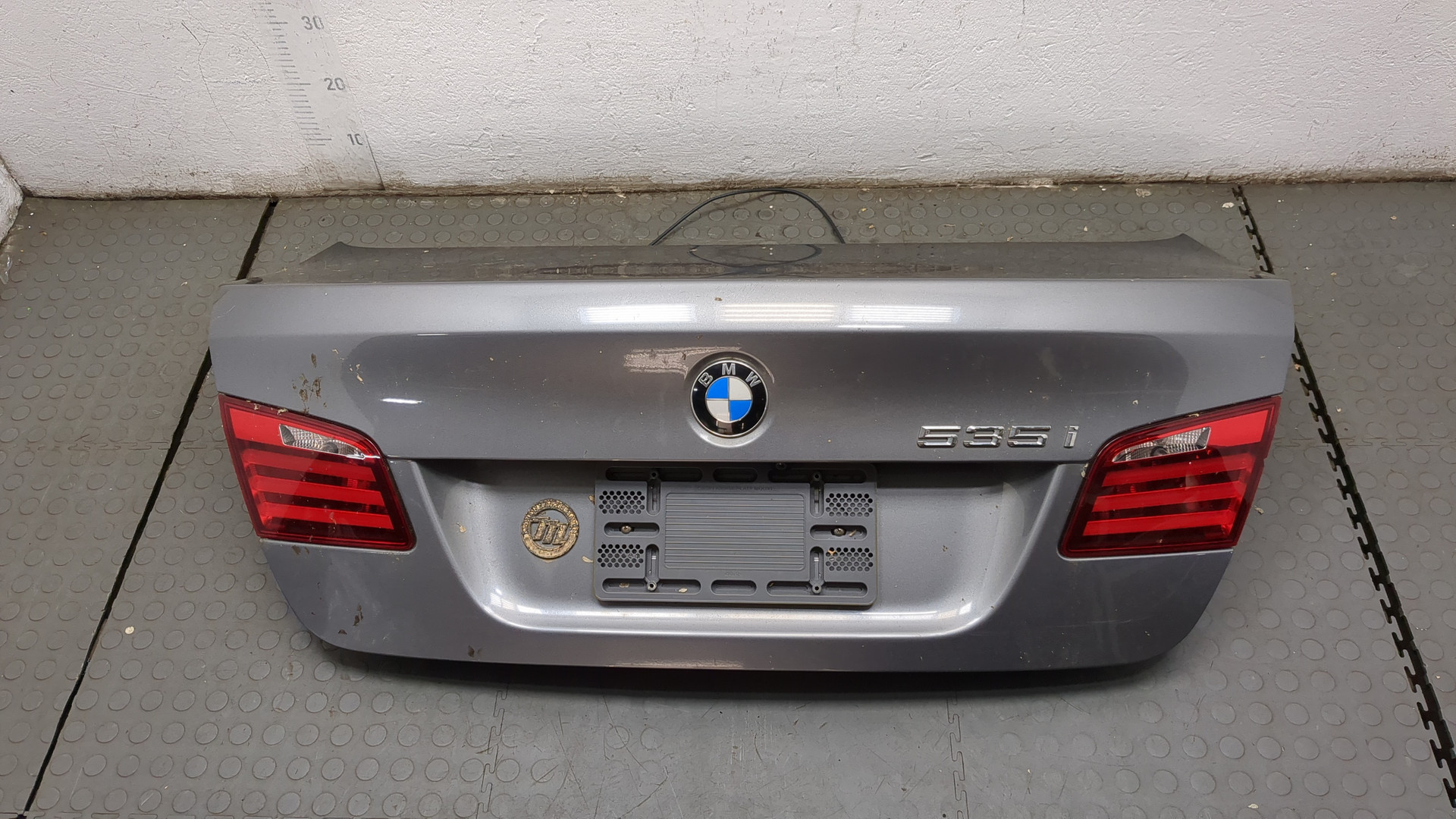 Дверь багажника