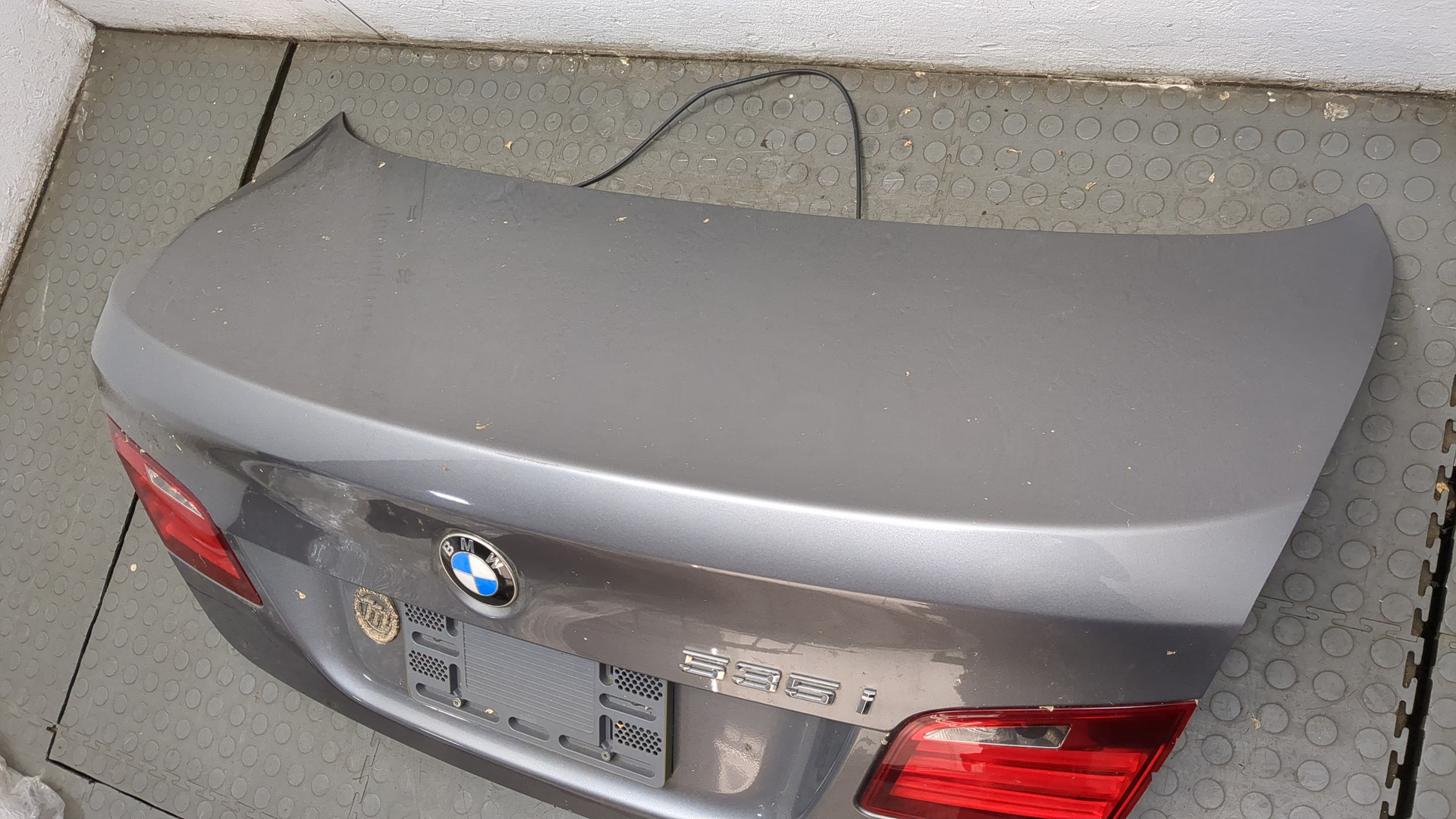 Дверь багажника