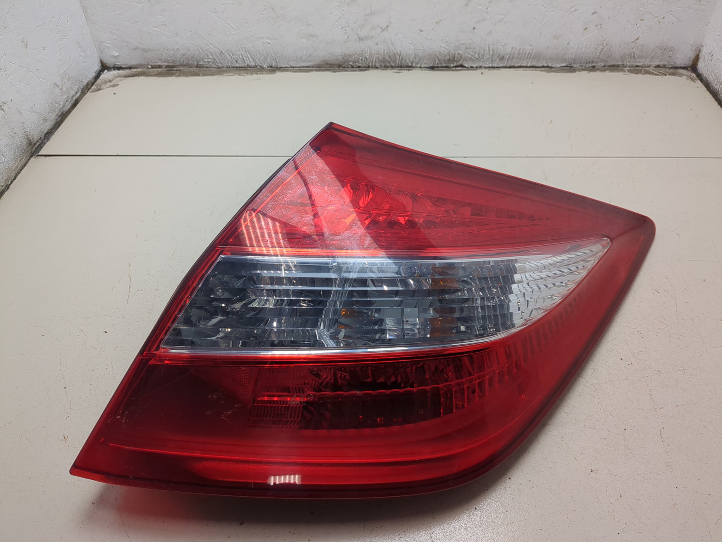 Фонарь задний правый