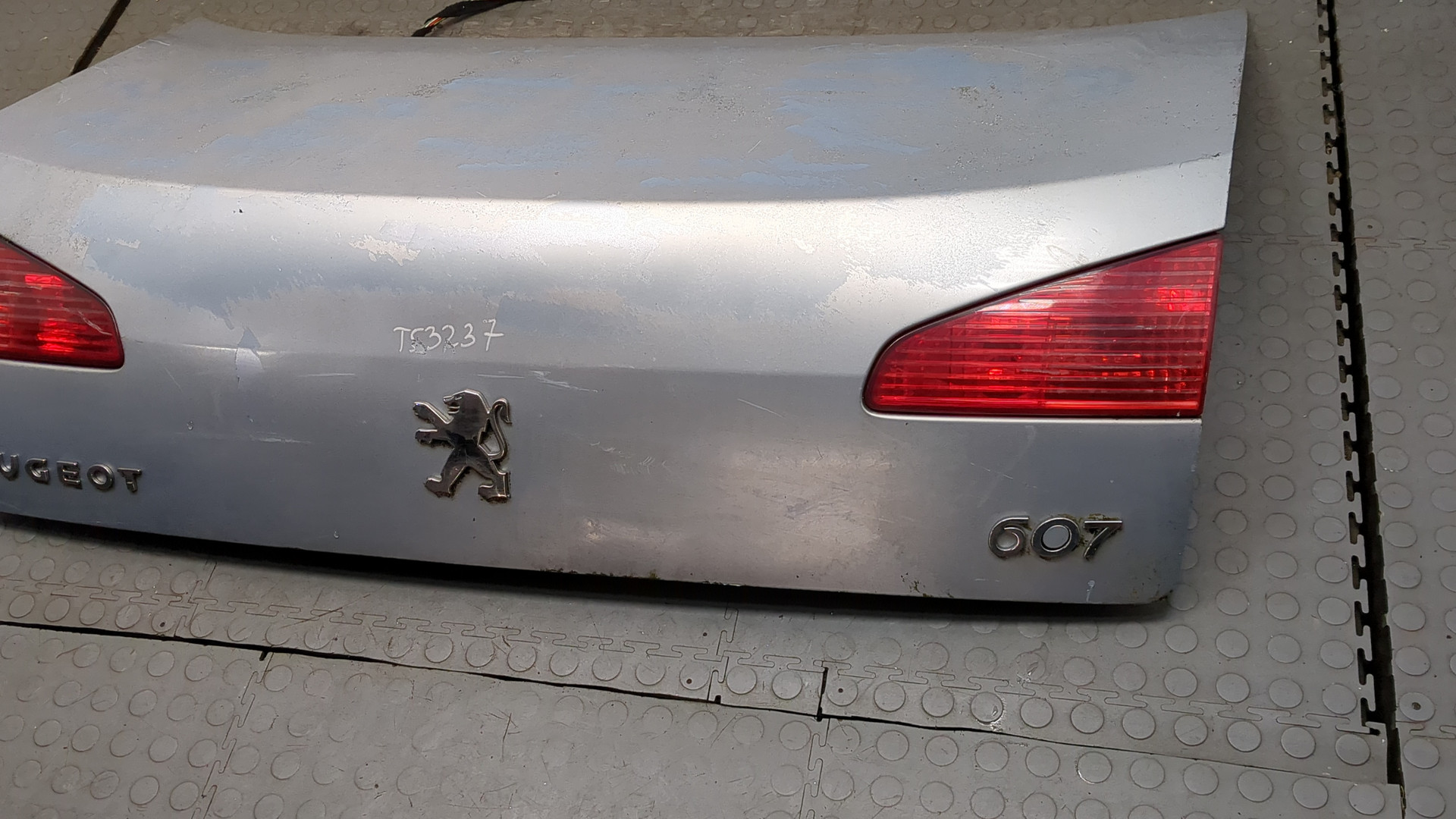 Дверь багажника