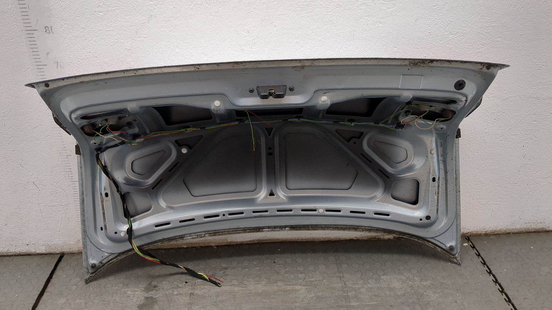 Дверь багажника