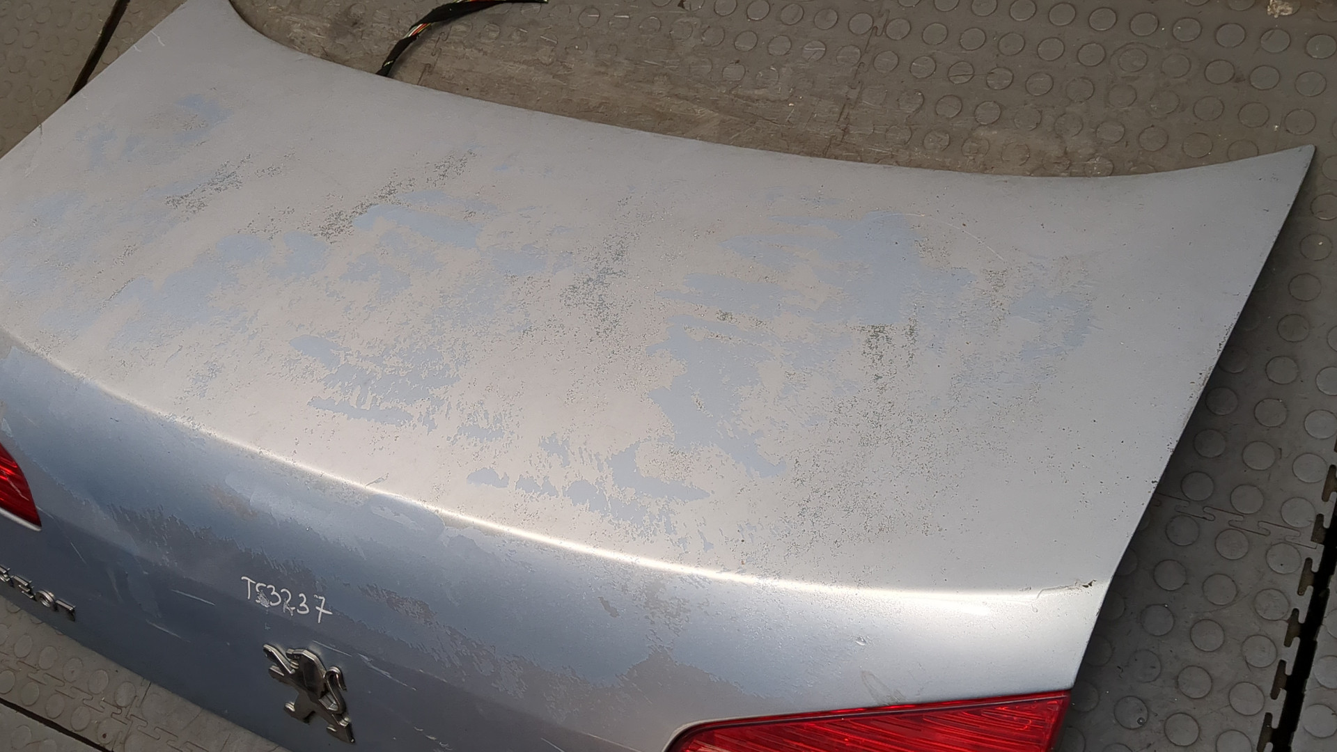 Дверь багажника