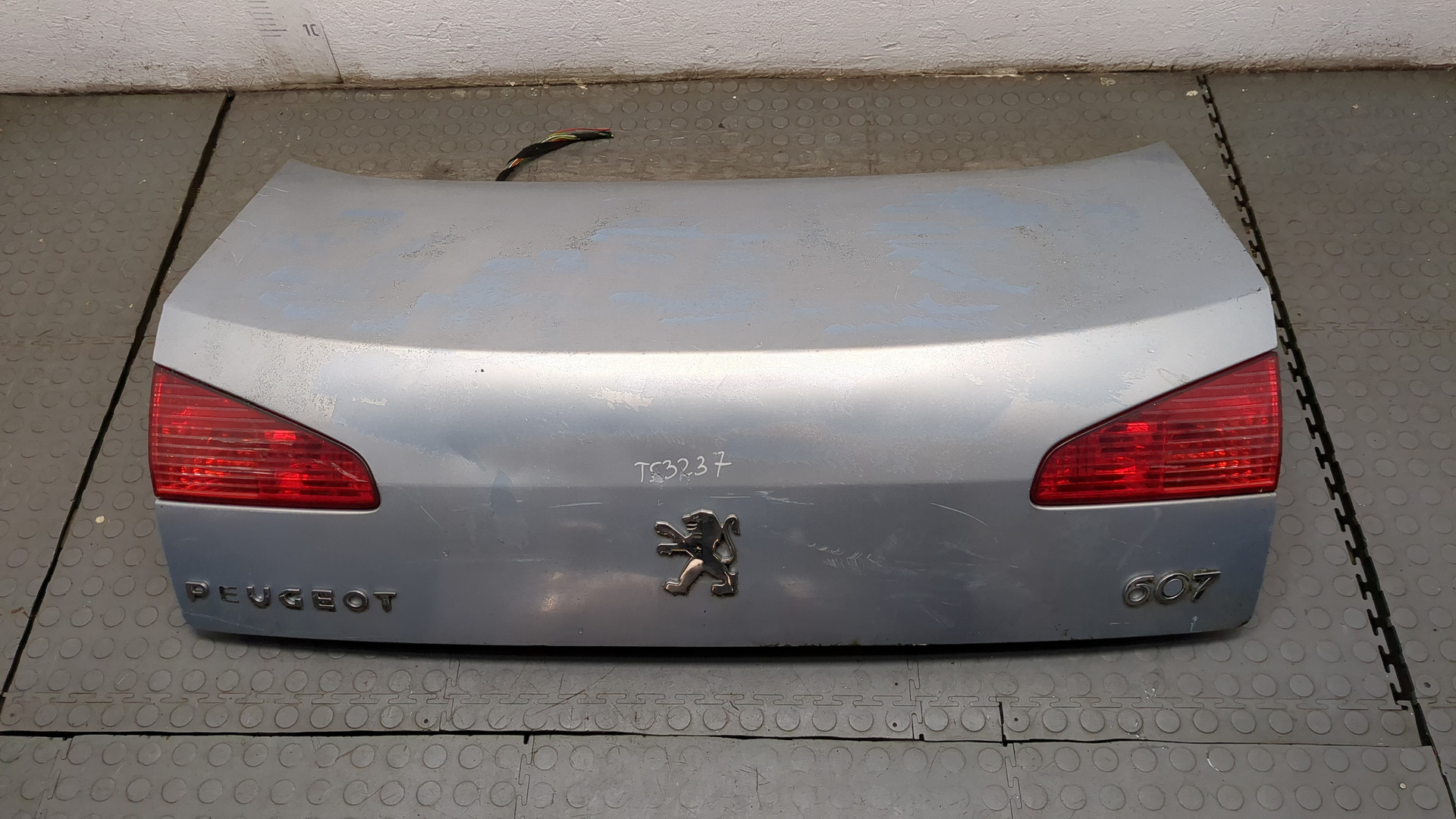 Дверь багажника