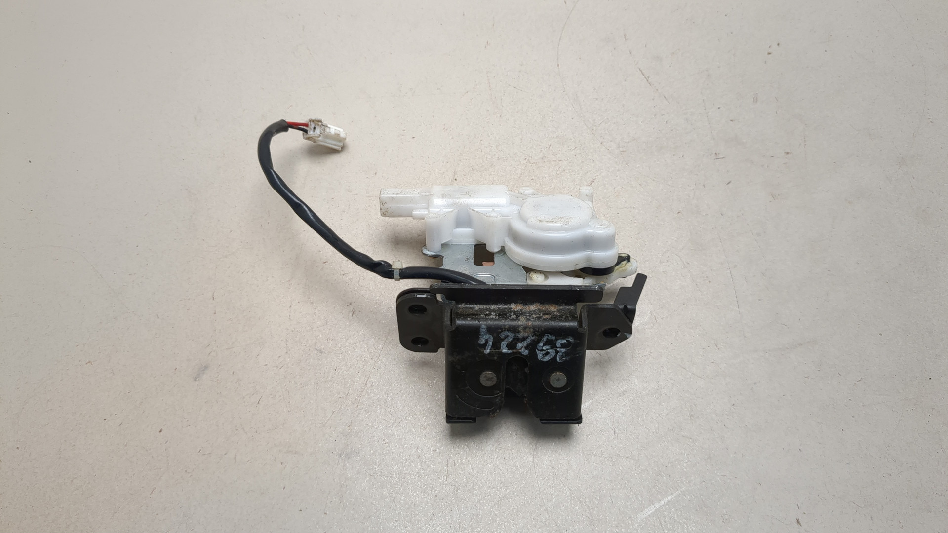 Замок багажника