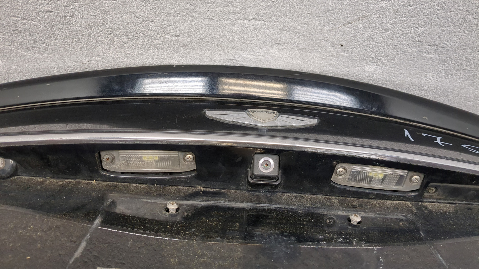 Дверь багажника