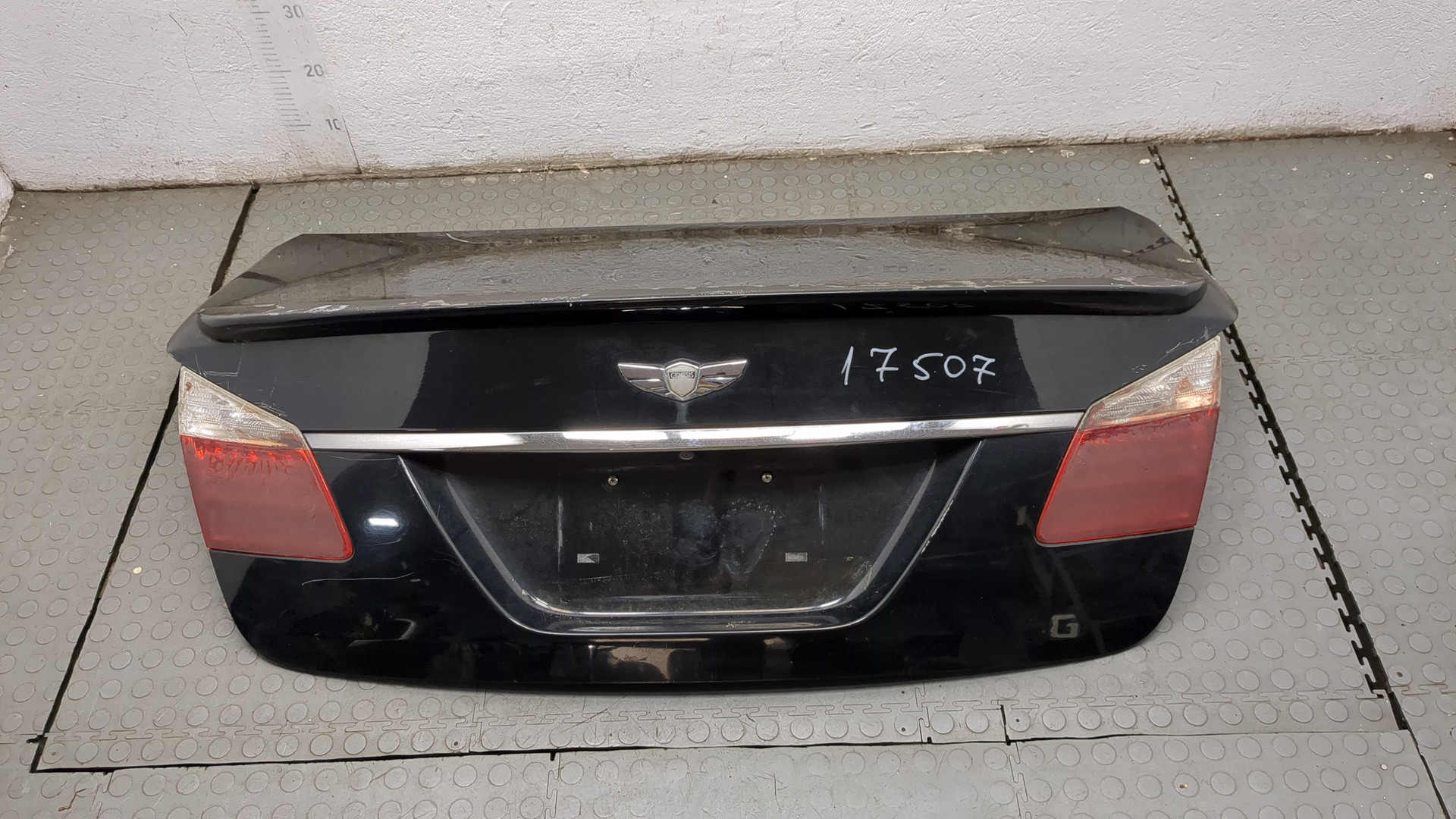 Дверь багажника