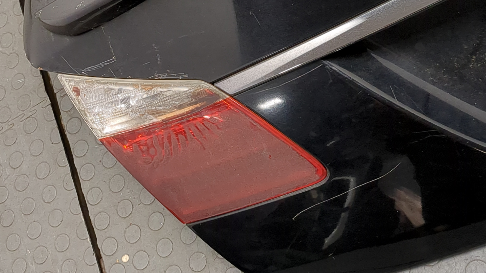 Дверь багажника