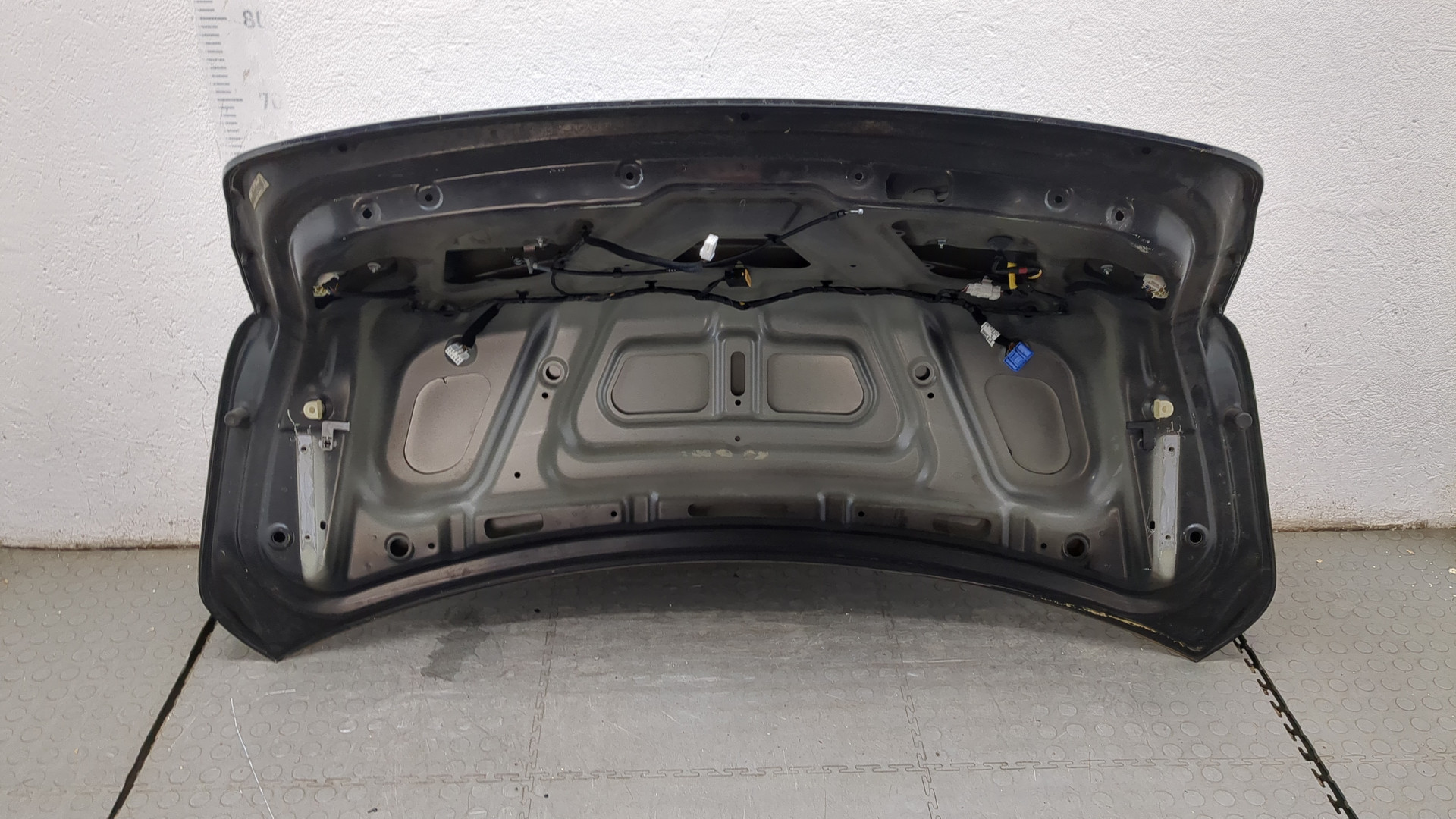 Дверь багажника