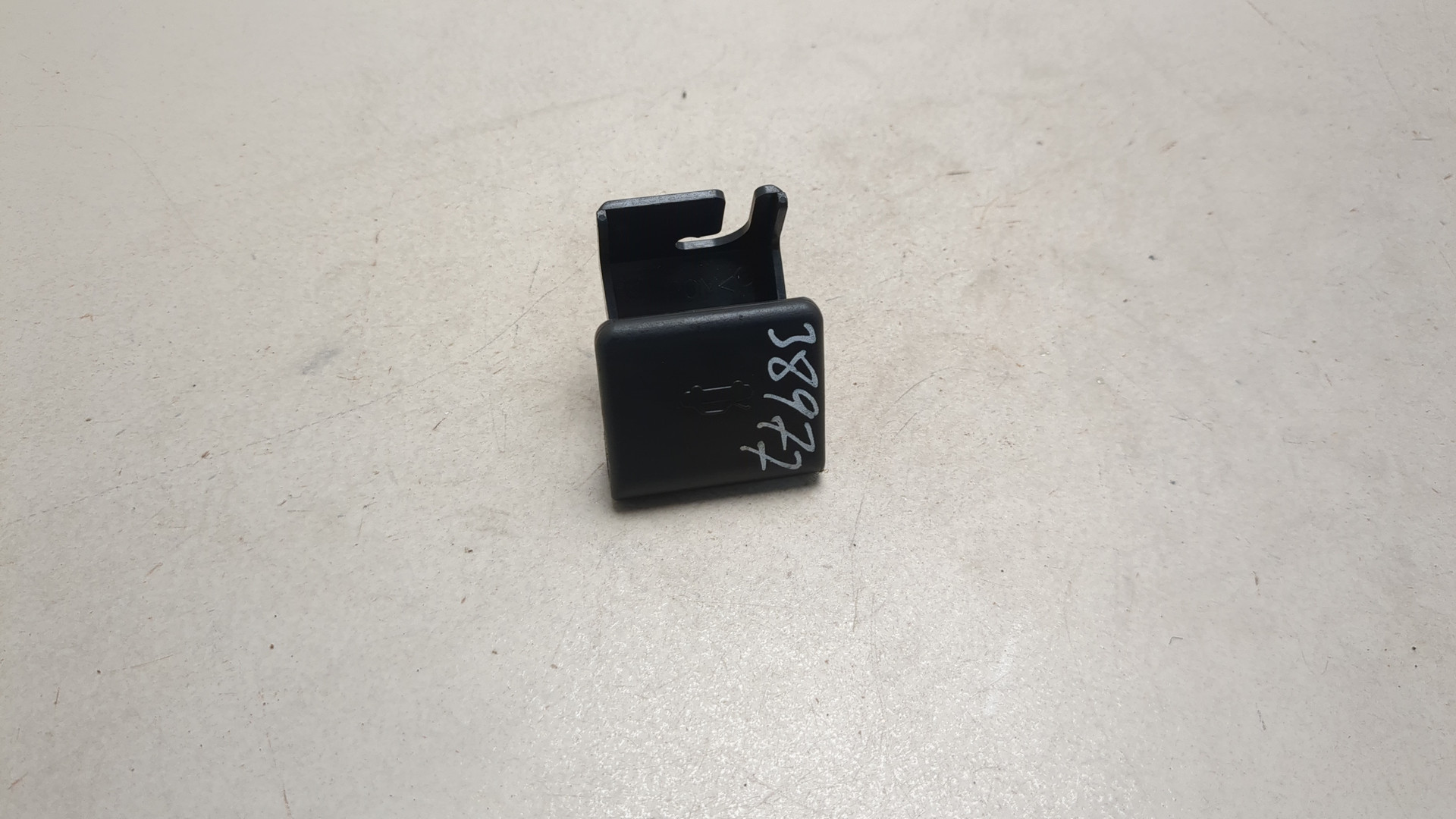 Ручка открывания капота