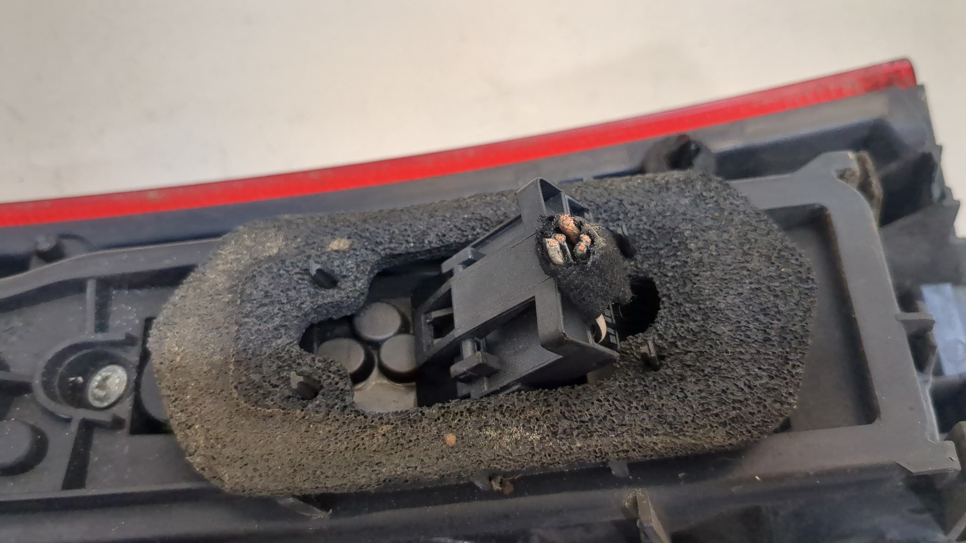 Фонарь задний левый