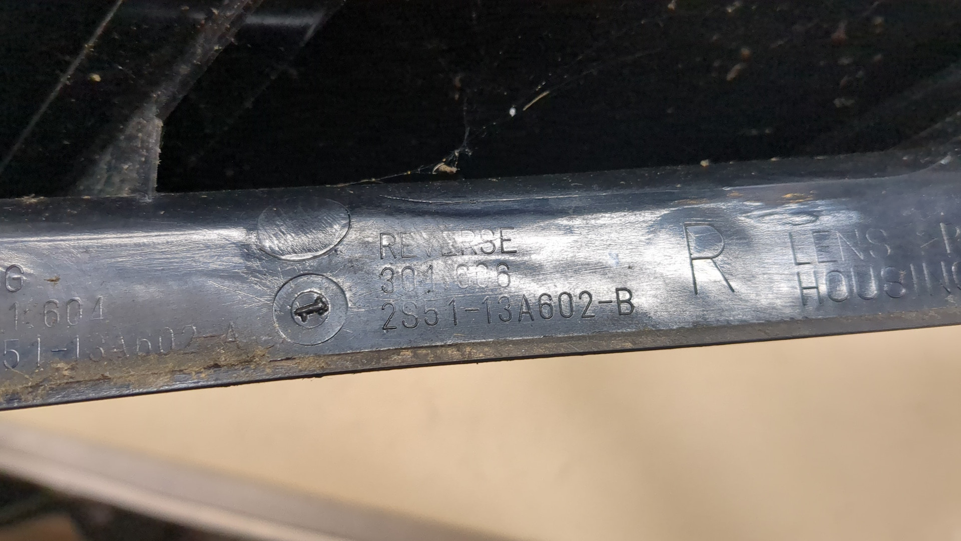 Фонарь задний правый