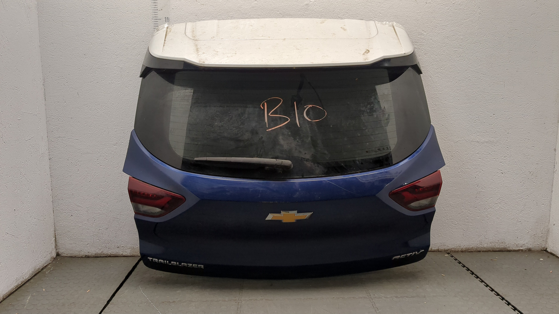 Дверь багажника