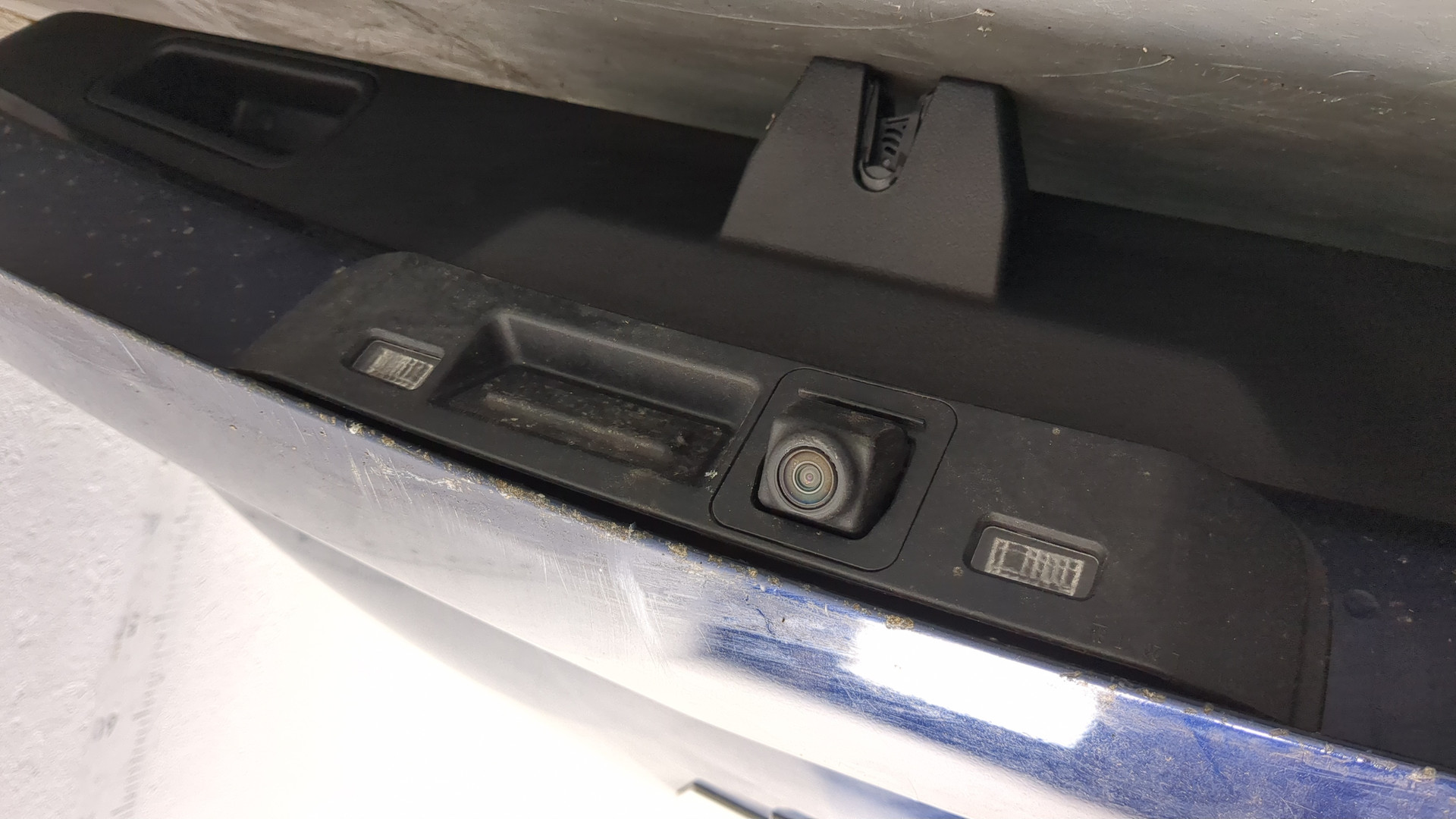 Дверь багажника