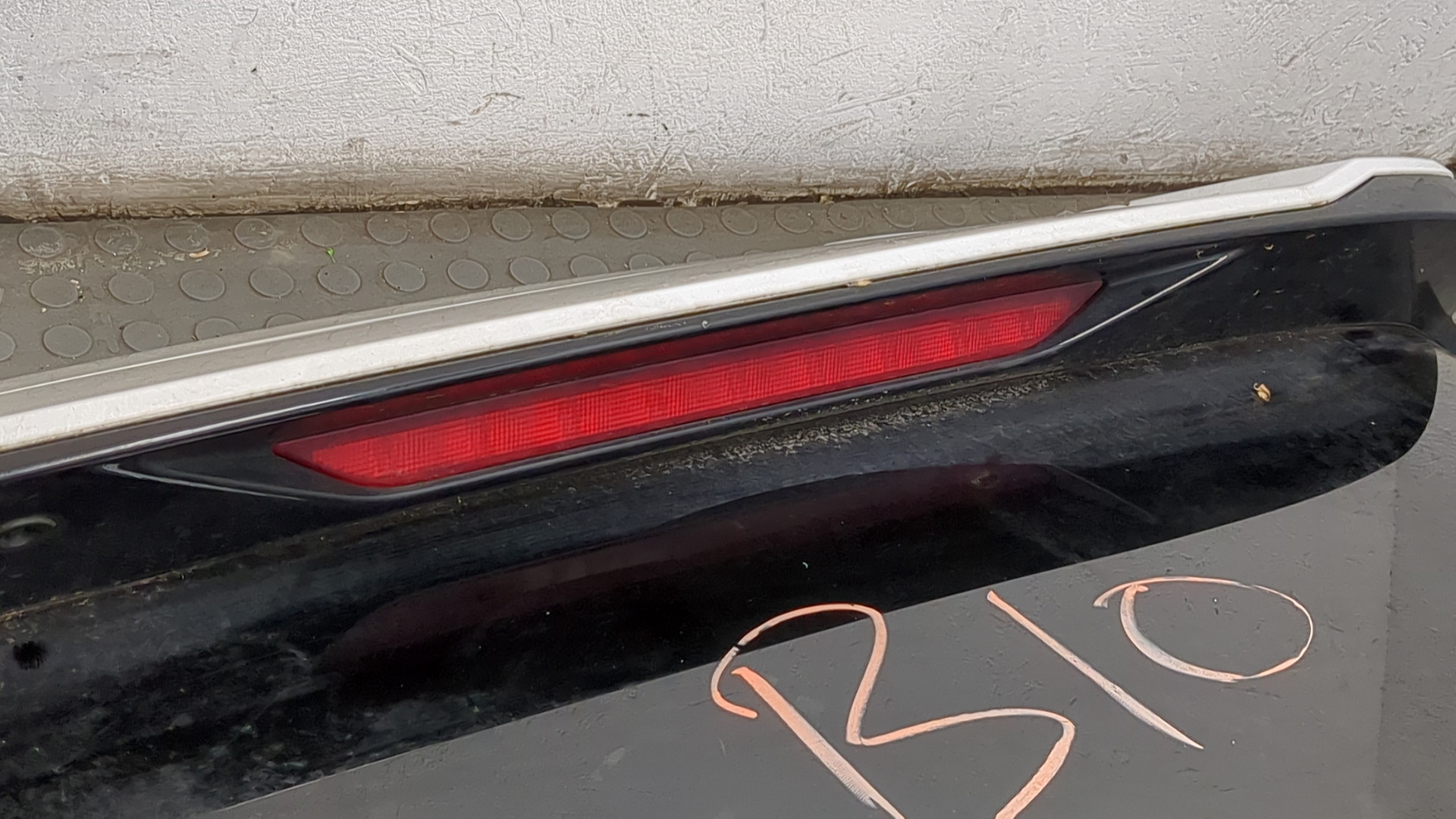 Дверь багажника