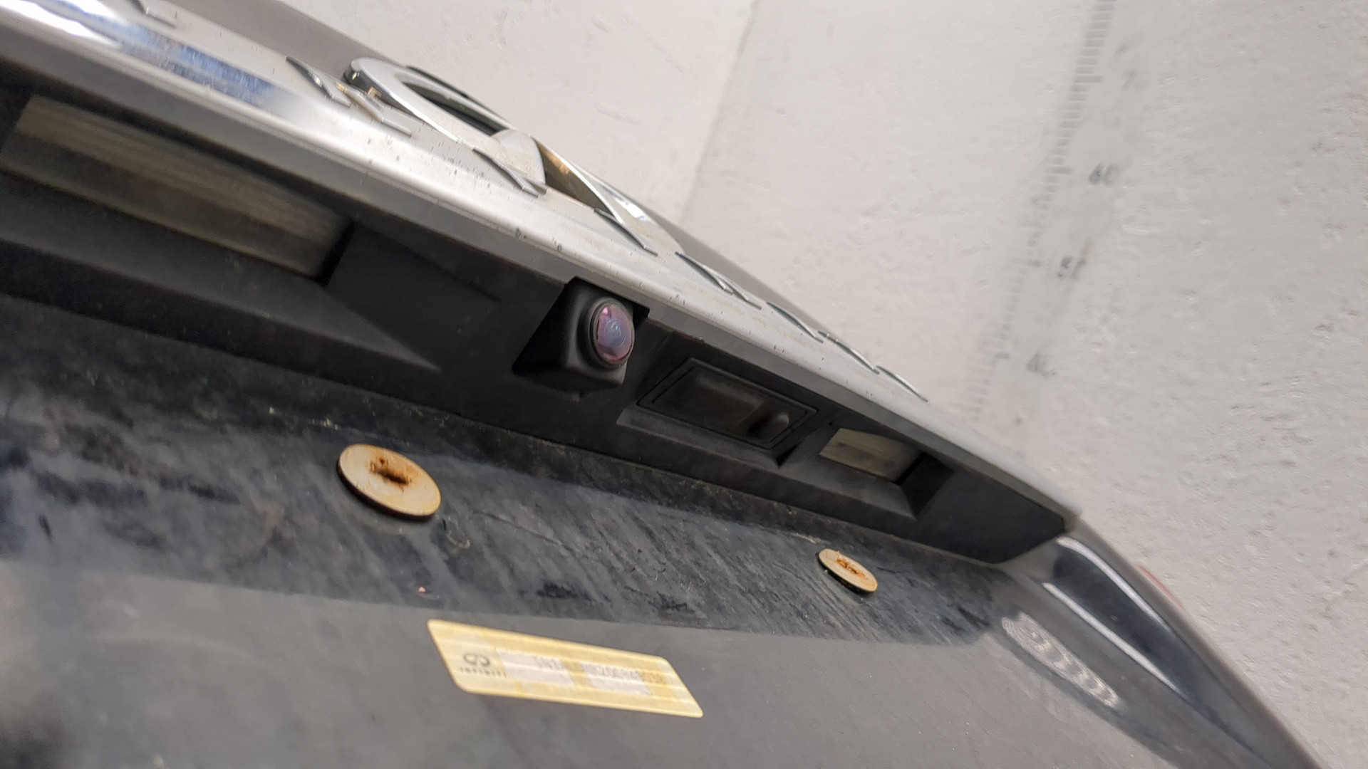 Дверь багажника