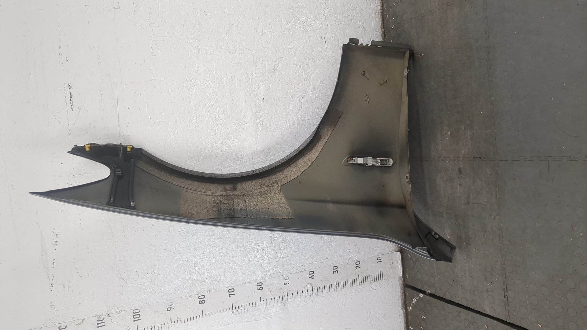 Крыло переднее левое