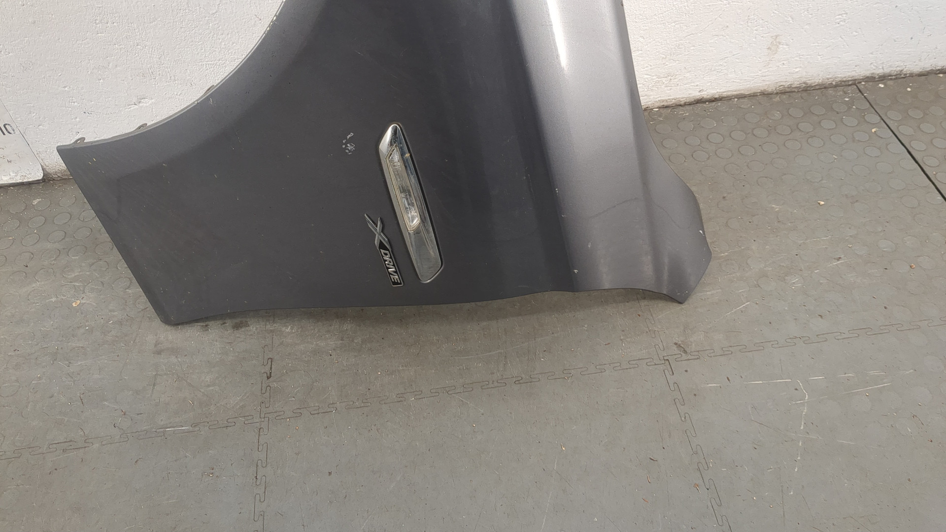 Крыло переднее левое