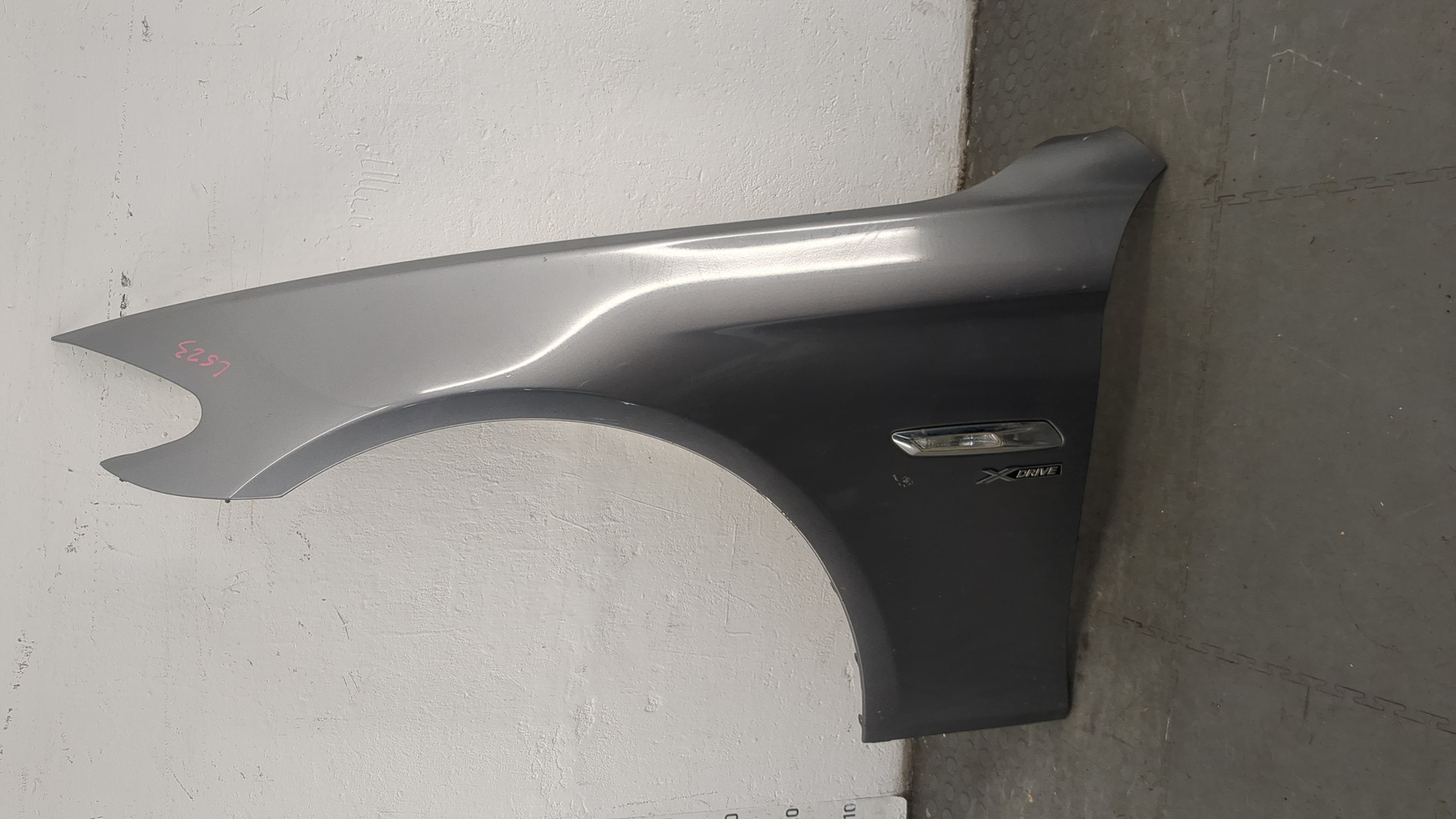 Крыло переднее левое